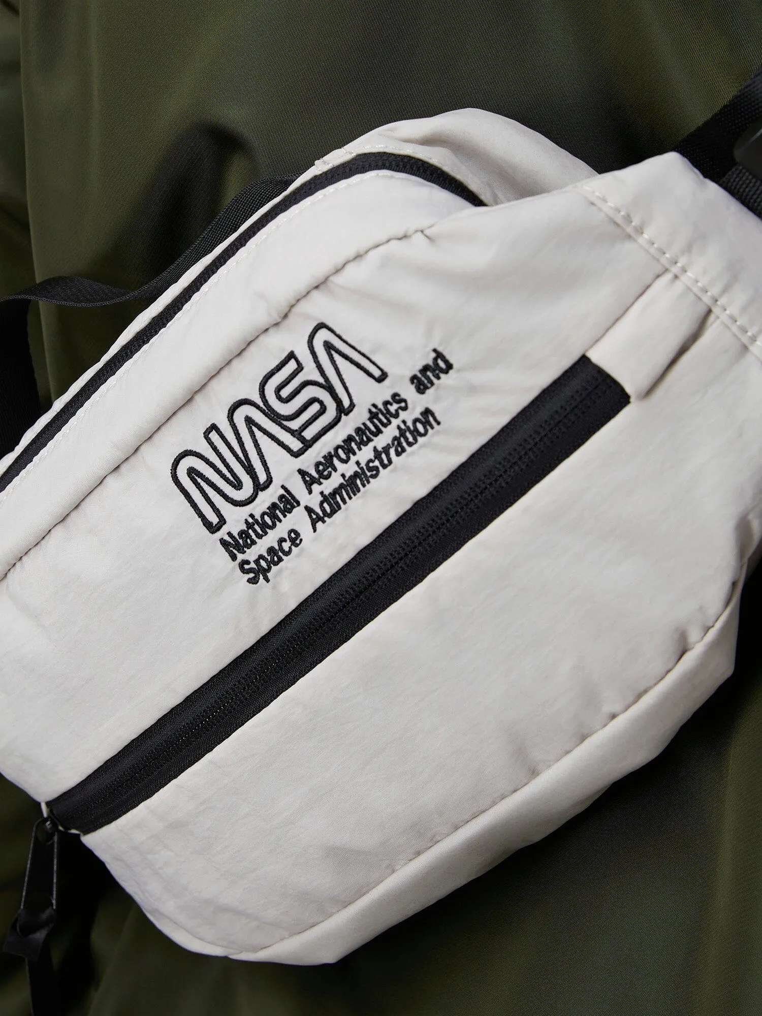 NASA GRADIENT BAG sold by Alpha Industries product image thumbnail 4