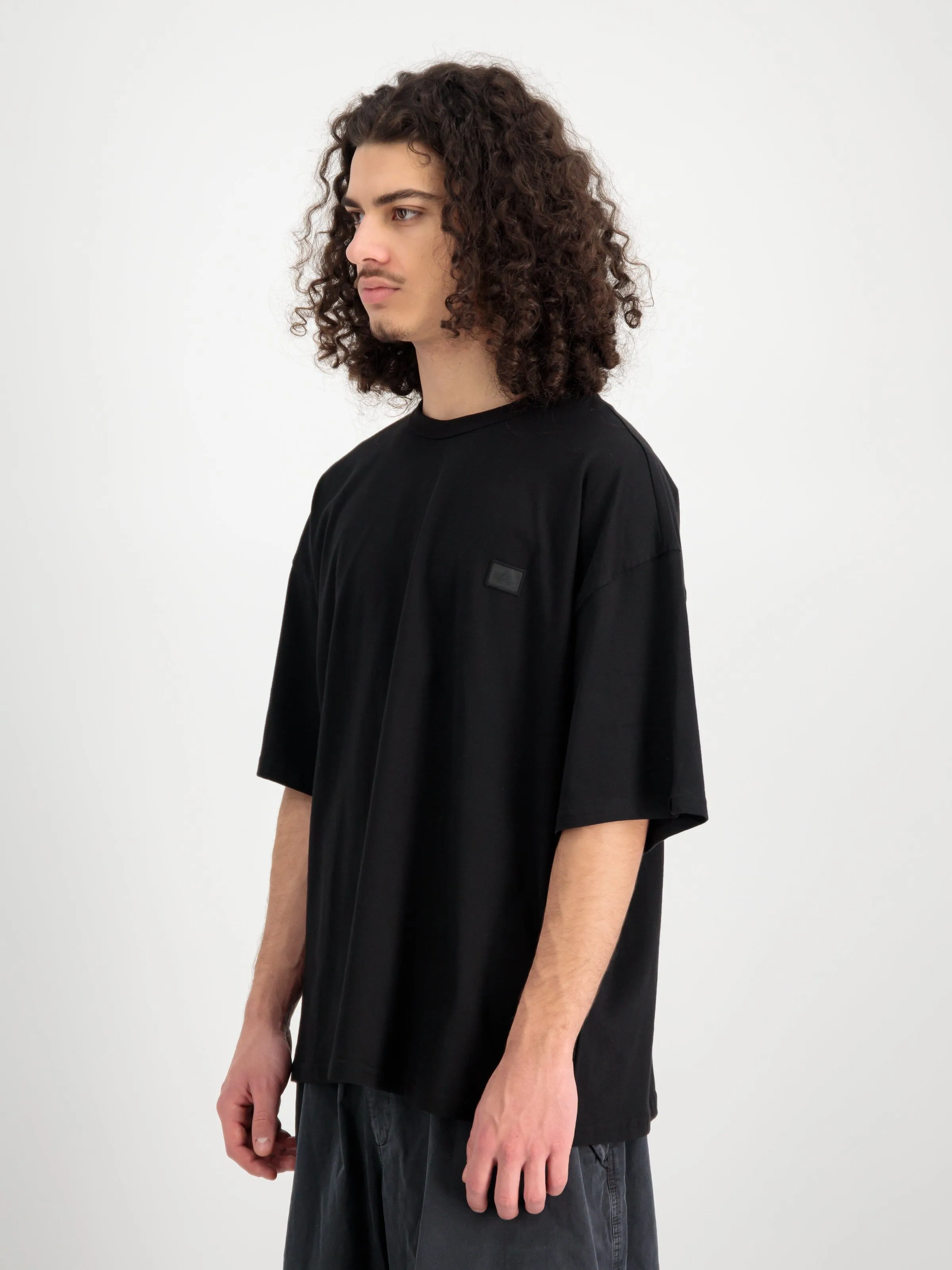 ALPHA ESSENTIAL RELAXED TEE sold by Alpha Industries product image thumbnail 2