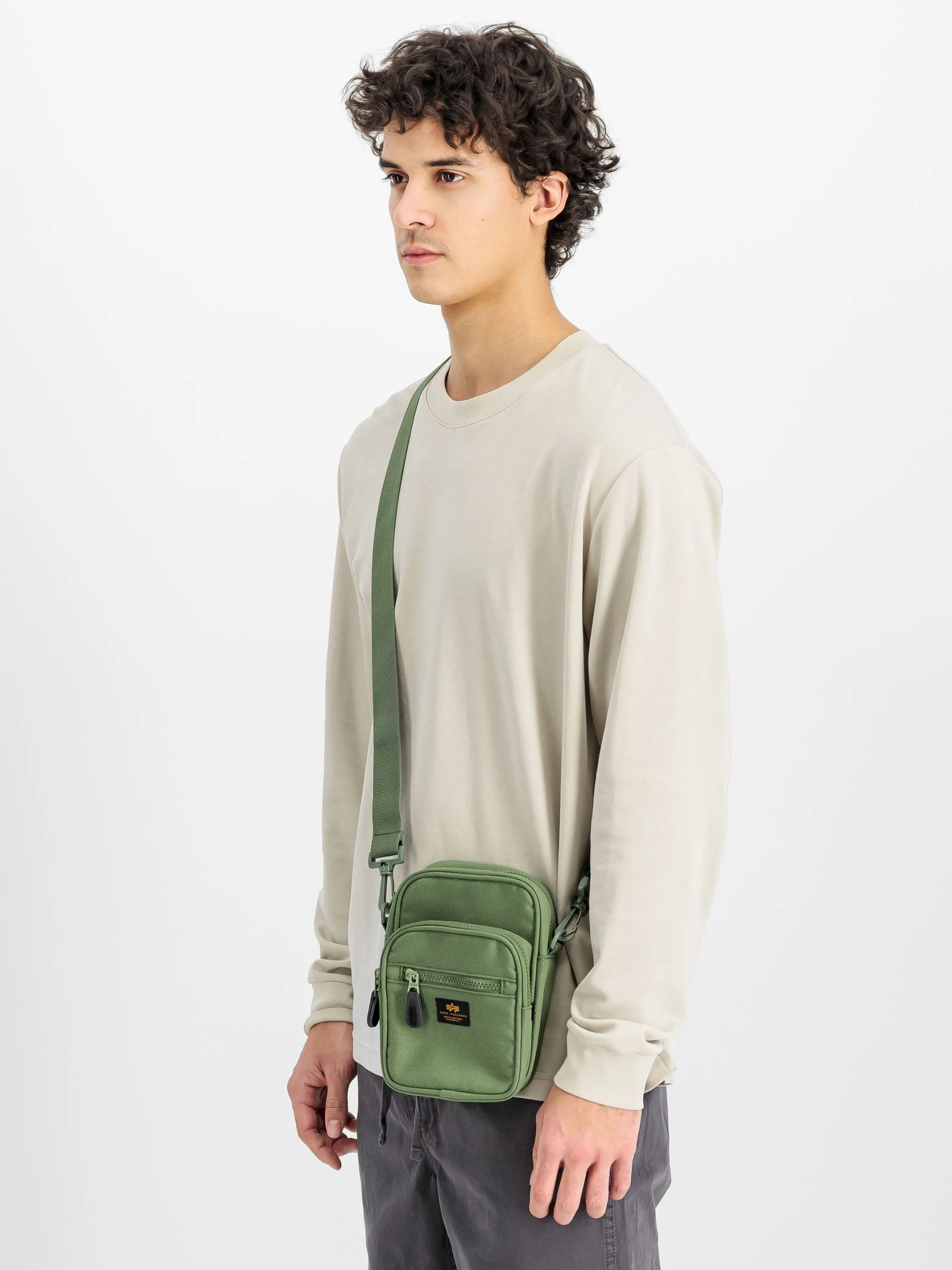 SMALL LABEL MESSENGER BAG sold by Alpha Industries product image thumbnail 5