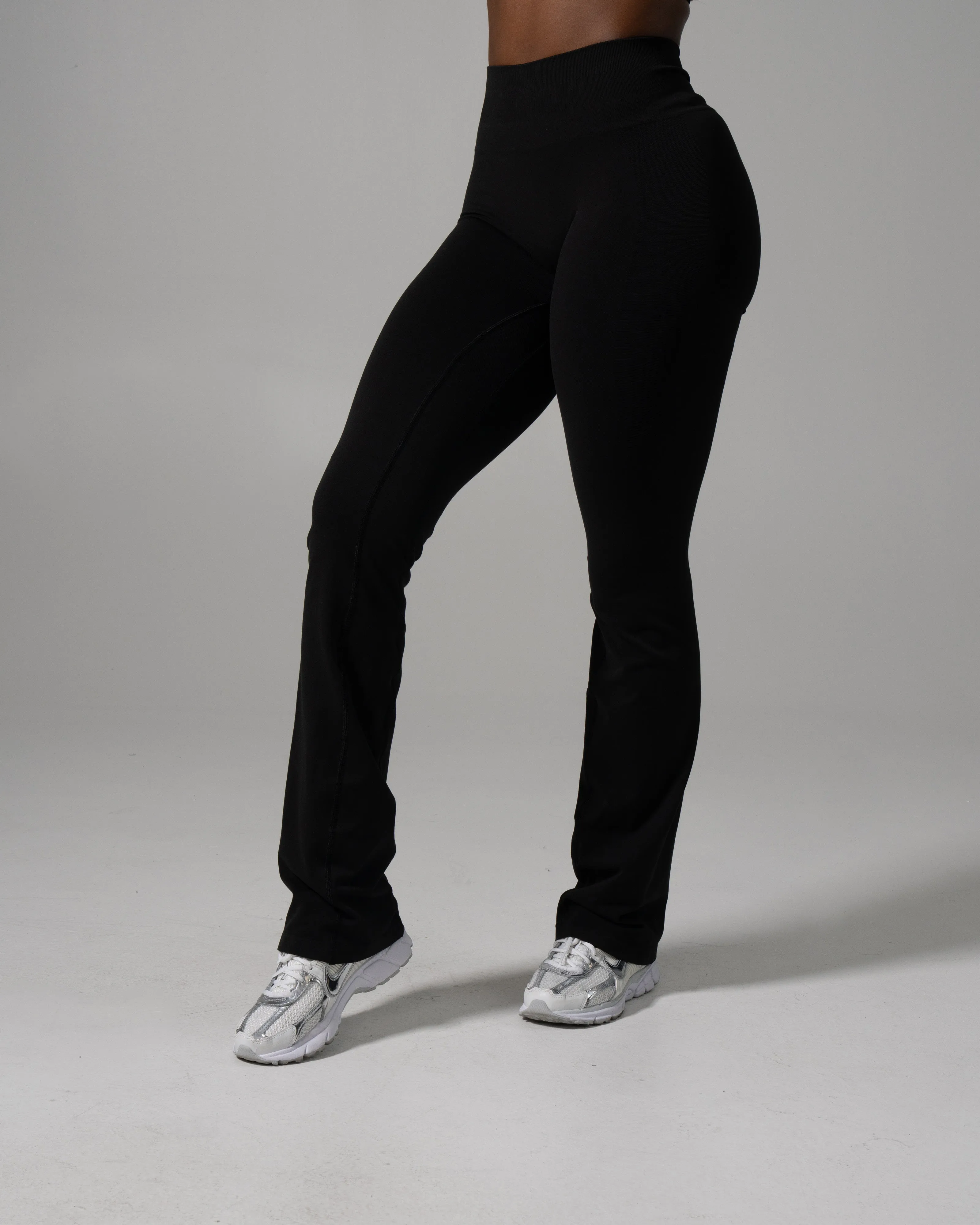 Pump Mid Rise Flared Pant Long - Black sold by Alphalete product image thumbnail 3