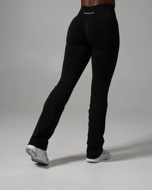 Pump Mid Rise Flared Pant Long - Black made by Alphalete