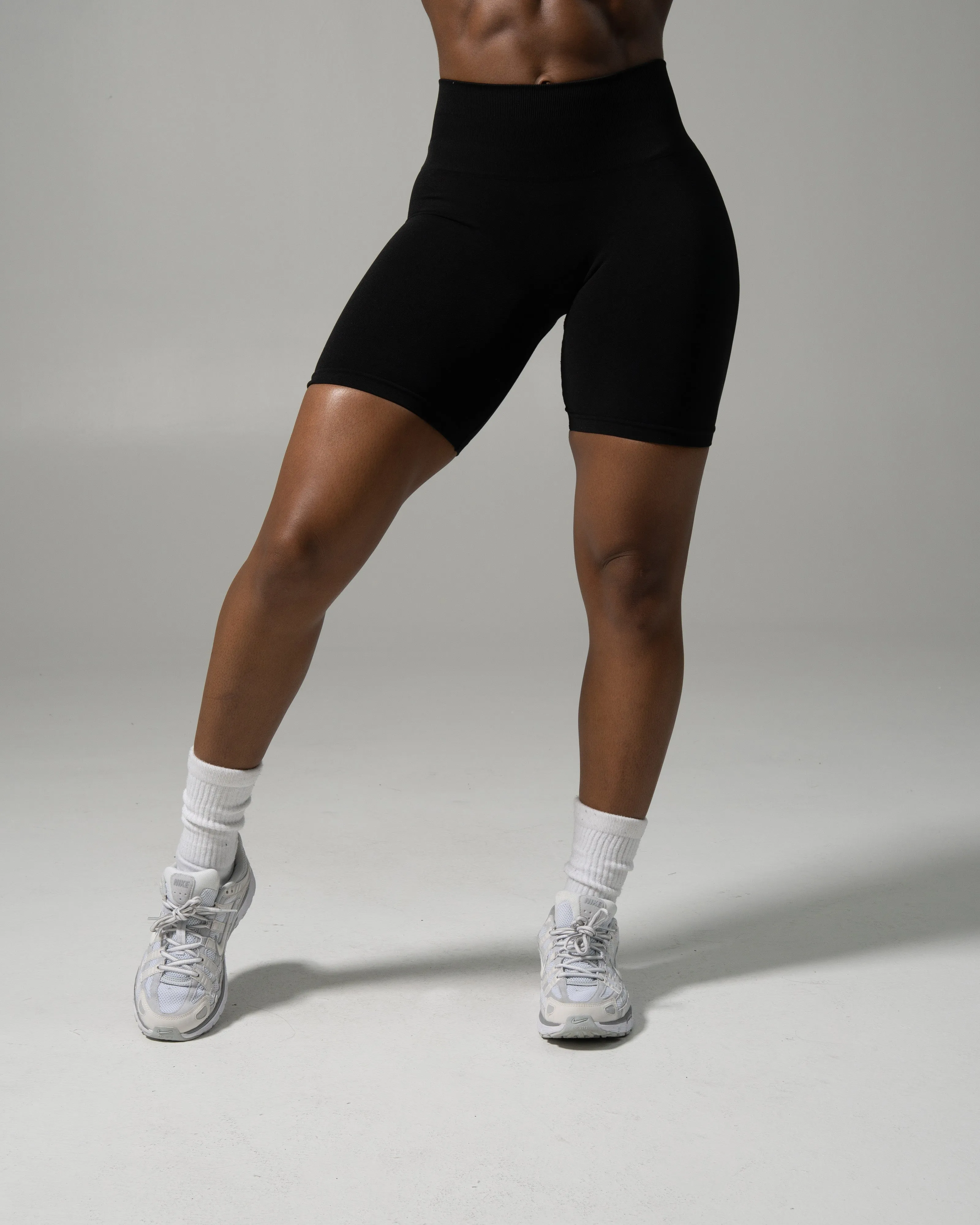 Pump Mid Rise Biker Short - Black sold by Alphalete product image thumbnail 2