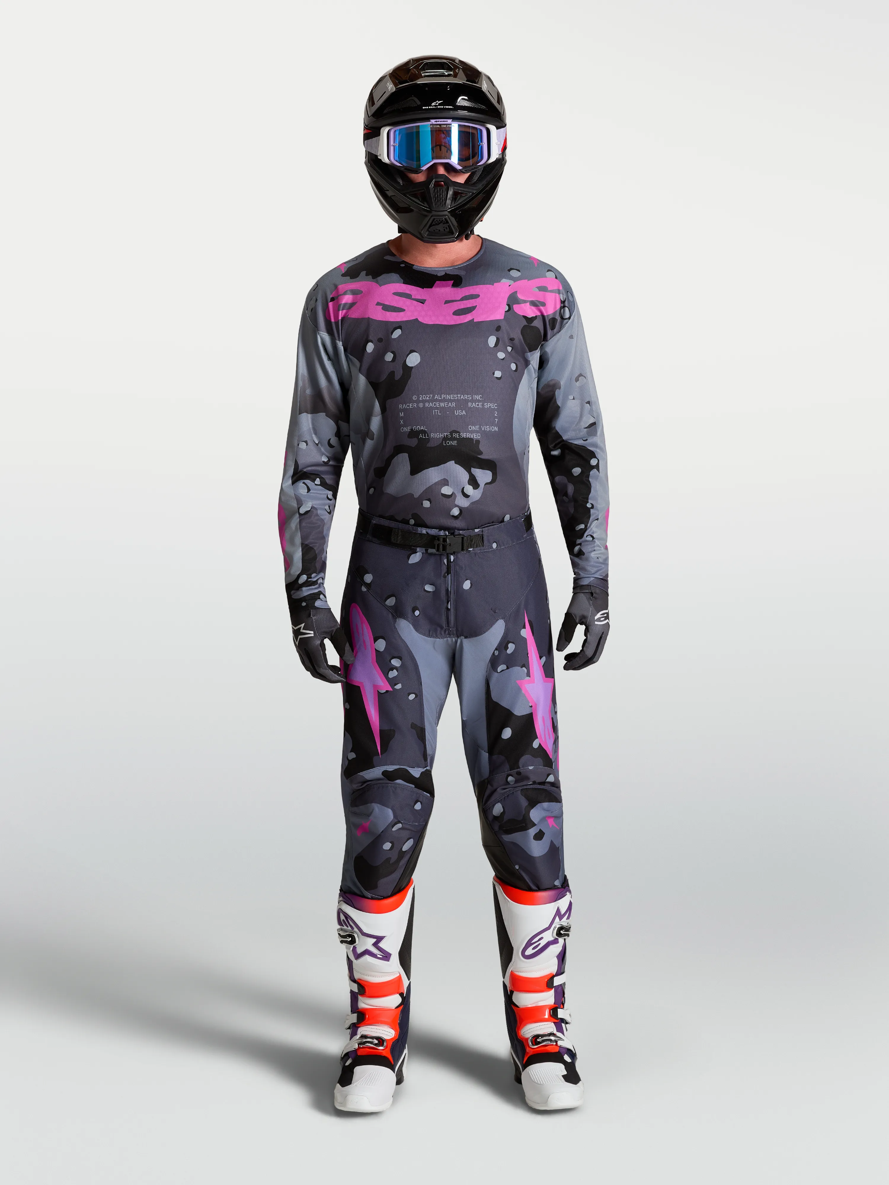Racer Lone Gear Set sold by Alpine Stars