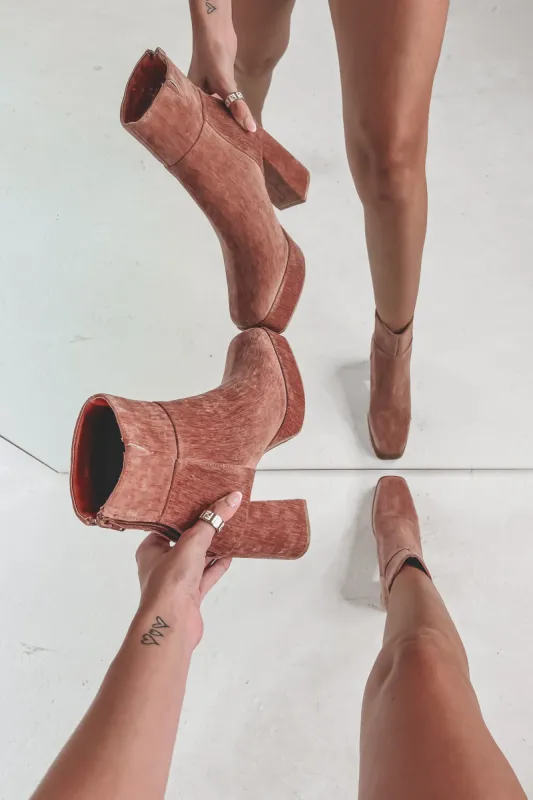 DEAL CHINESE LAUNDRY Norra Boots sold by Amazing Lace