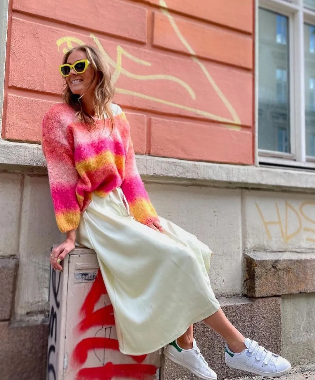 Sofia Pullover Red Ombre - Sample sold by American Dream product image thumbnail 3