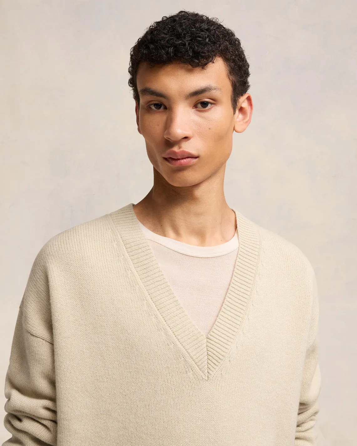 Pull Col V Crop sold by Ami product image thumbnail 4