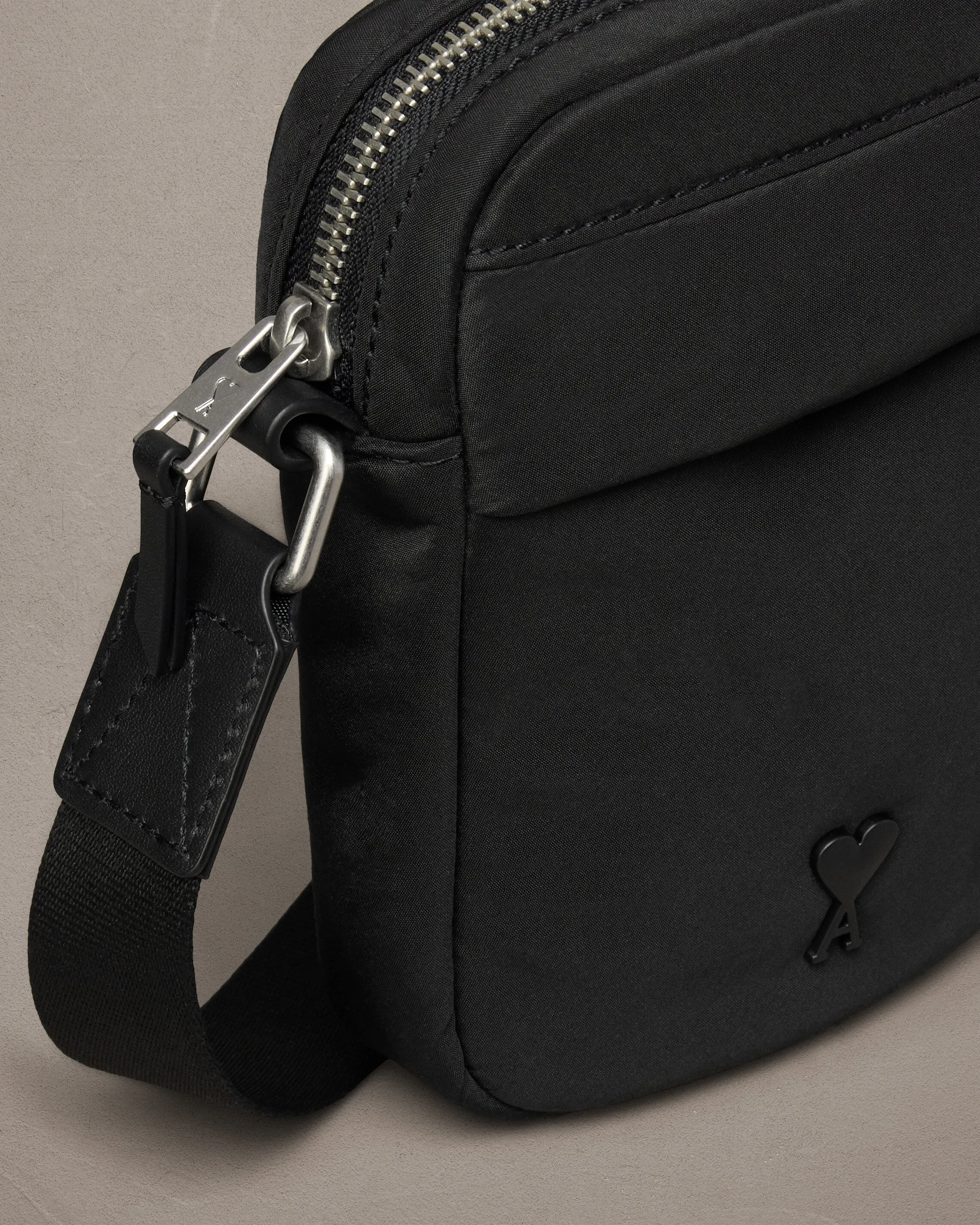 Petit Sac Crossbody Noir Ami de Cœur sold by Ami product image thumbnail 4