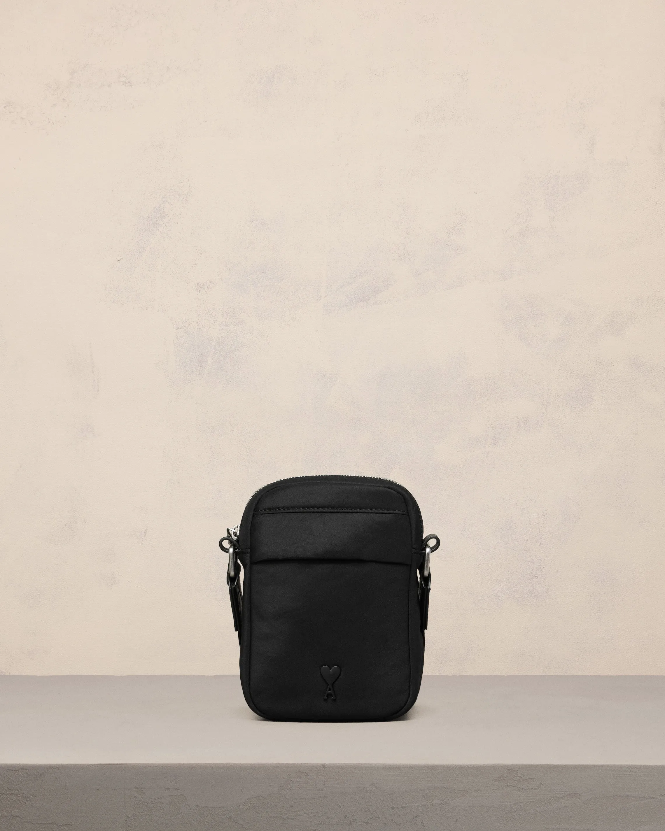 Petit Sac Crossbody Noir Ami de Cœur sold by Ami