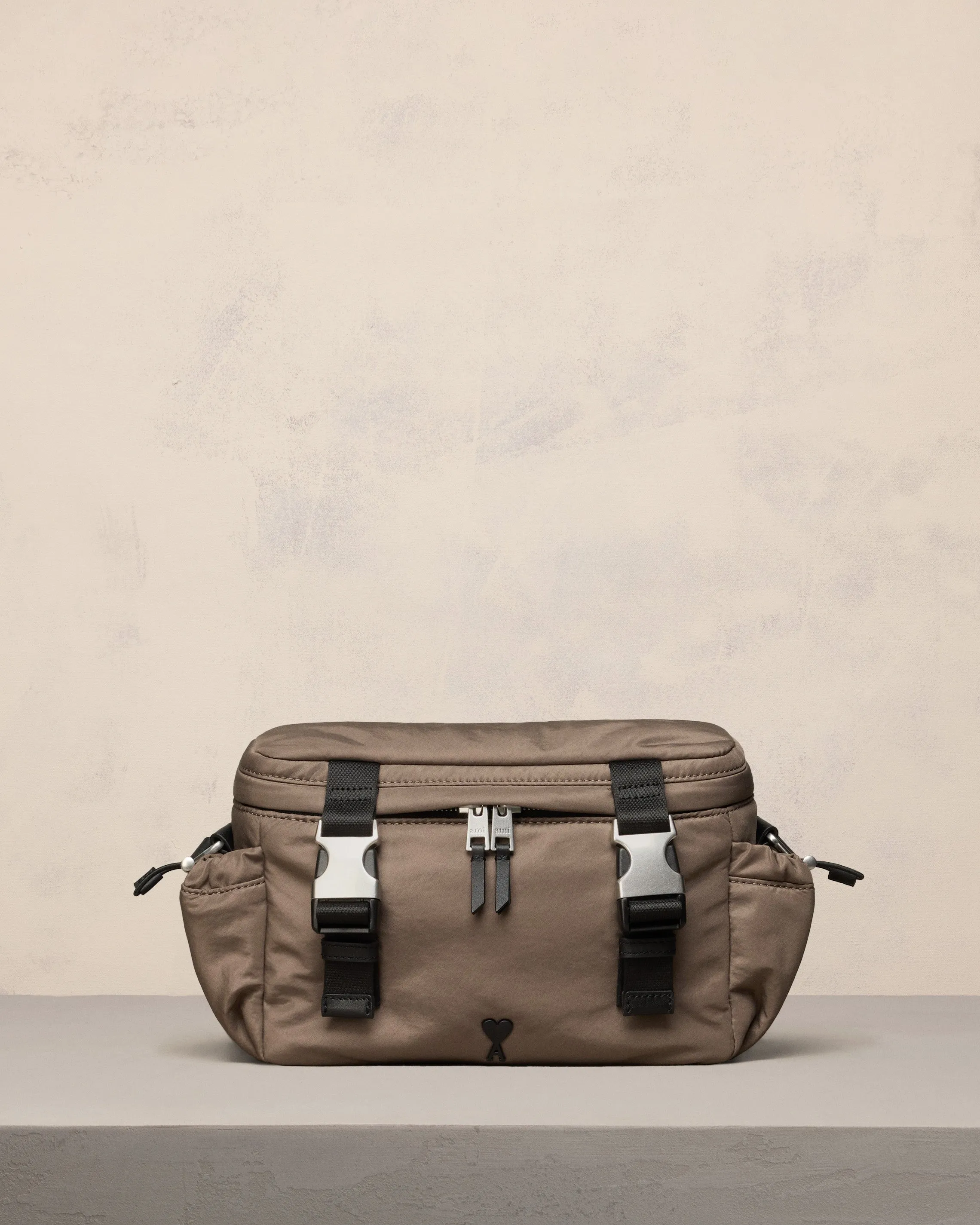 Sac Messenger Ami de Coeur sold by Ami