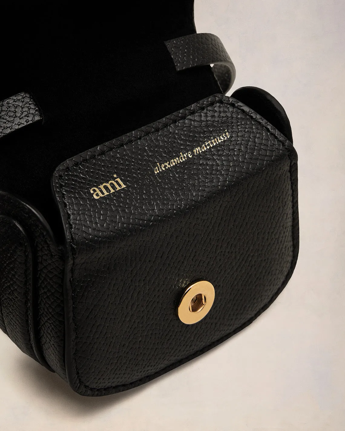 Coque Airpods Noire Paris Paris En Cuir sold by Ami product image thumbnail 2