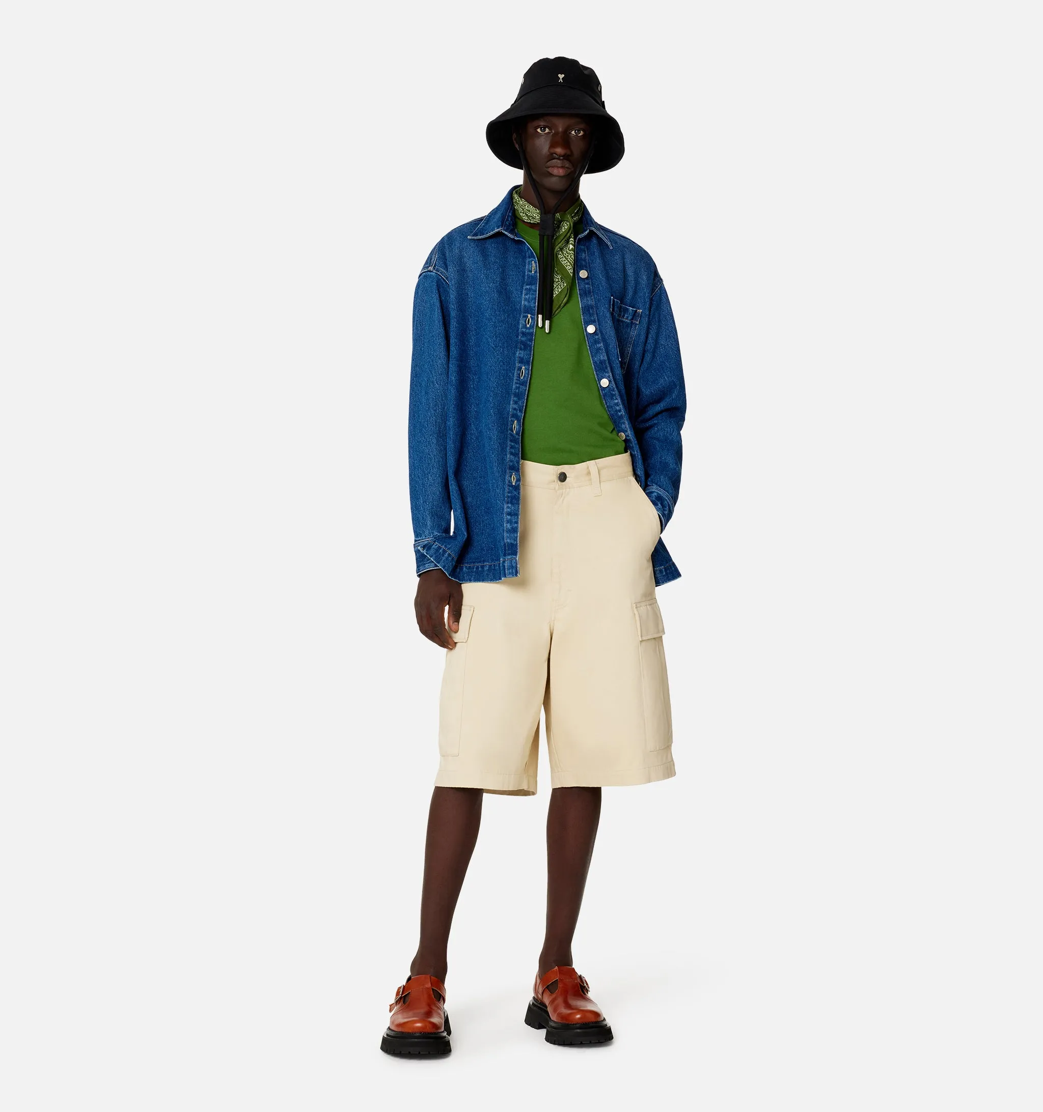 Short Cargo sold by Ami