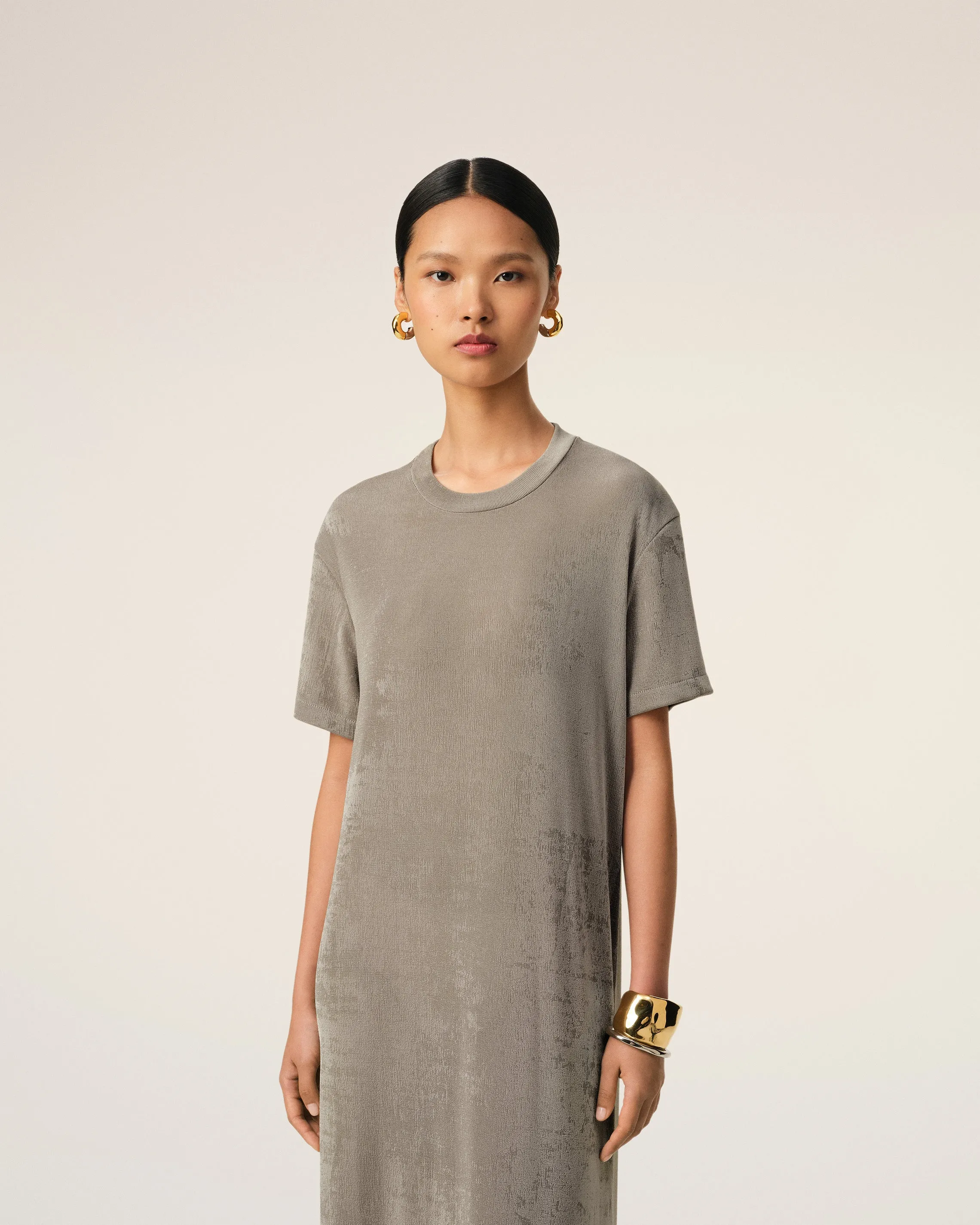 Robe Beige Longue Manches Courtes En Jersey Brillant sold by Ami product image thumbnail 3