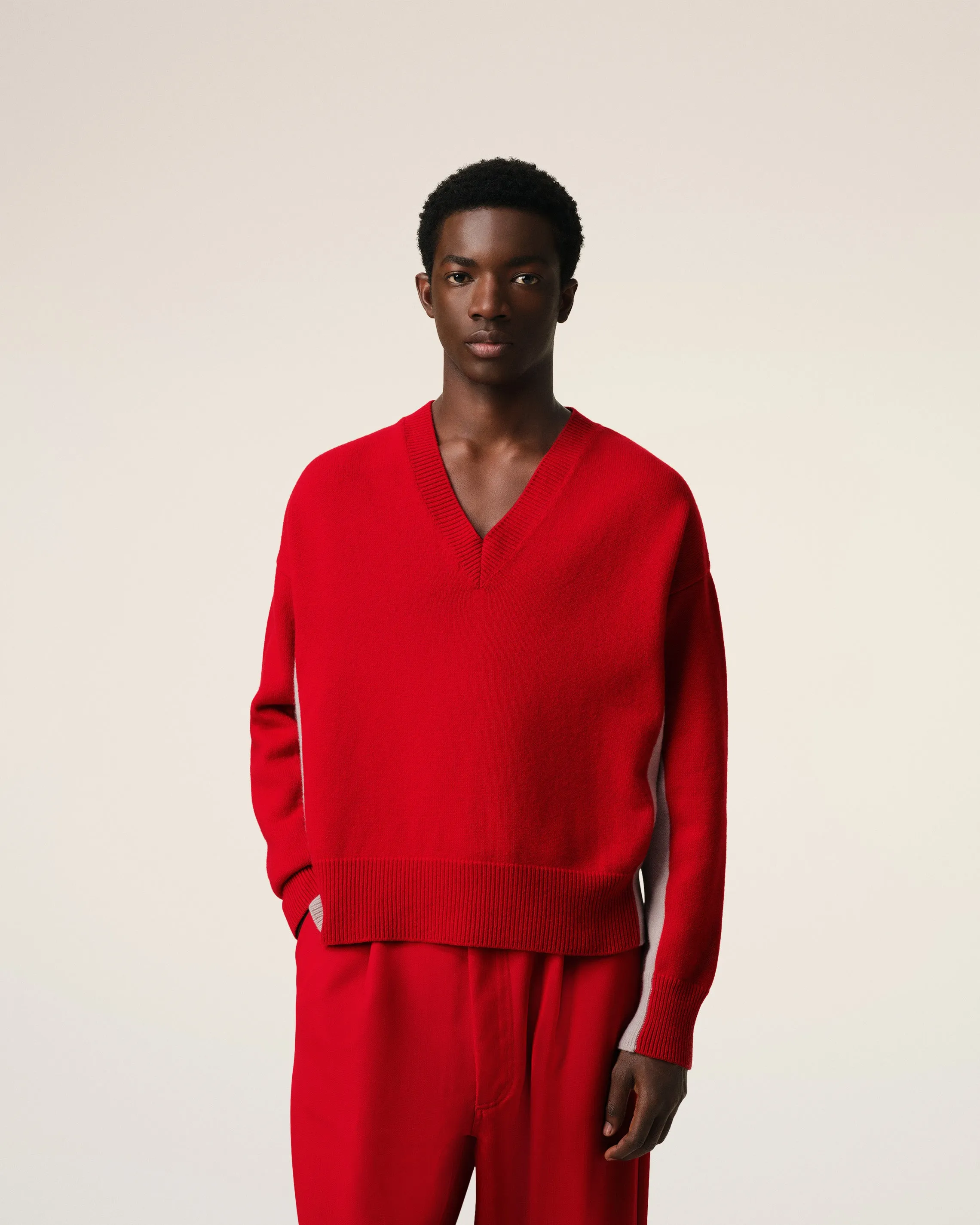 Pull Rouge Bicolore Col V En Maille En Laine sold by Ami product image thumbnail 3