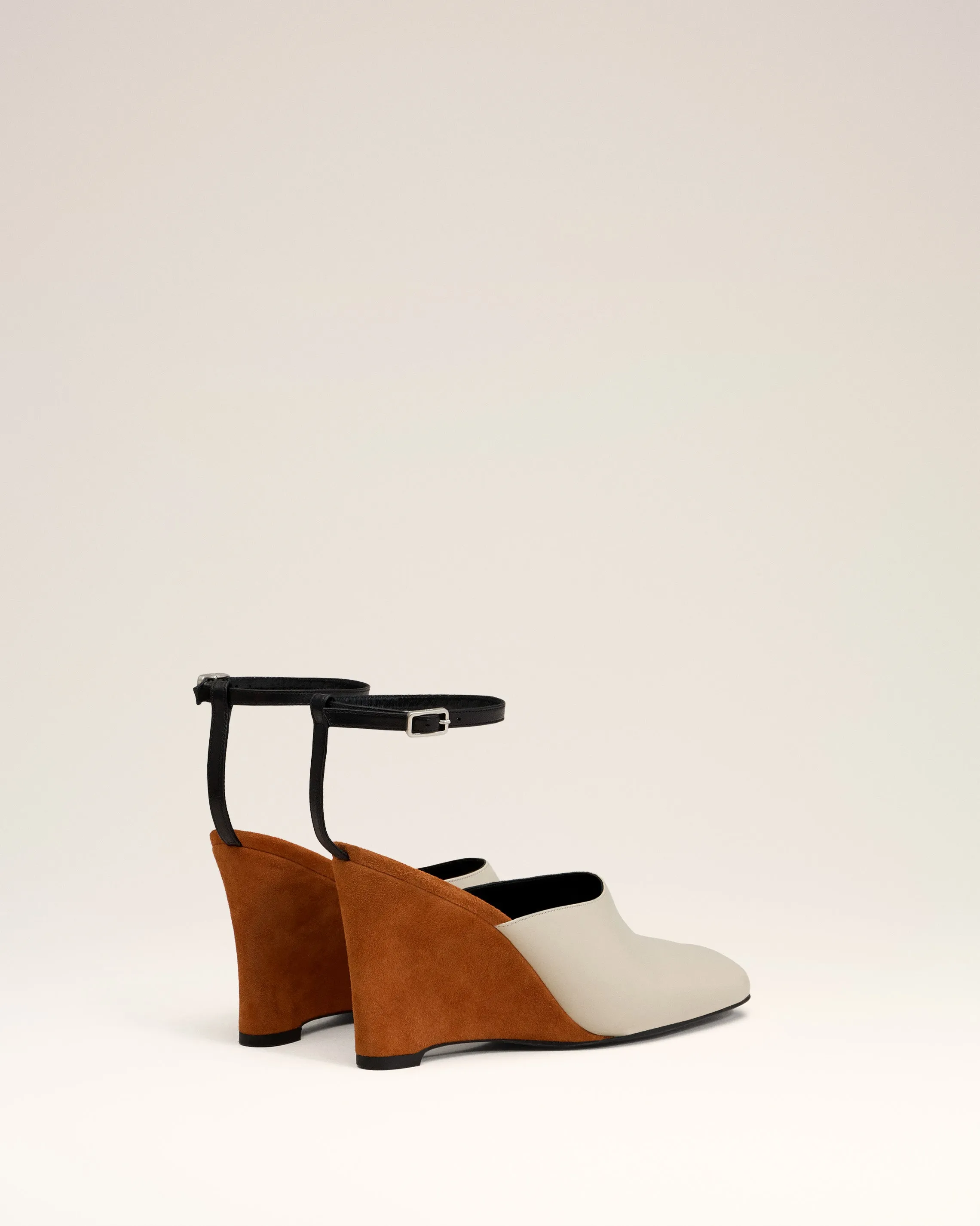 Mules Beiges Compensées En Cuir sold by Ami product image thumbnail 3