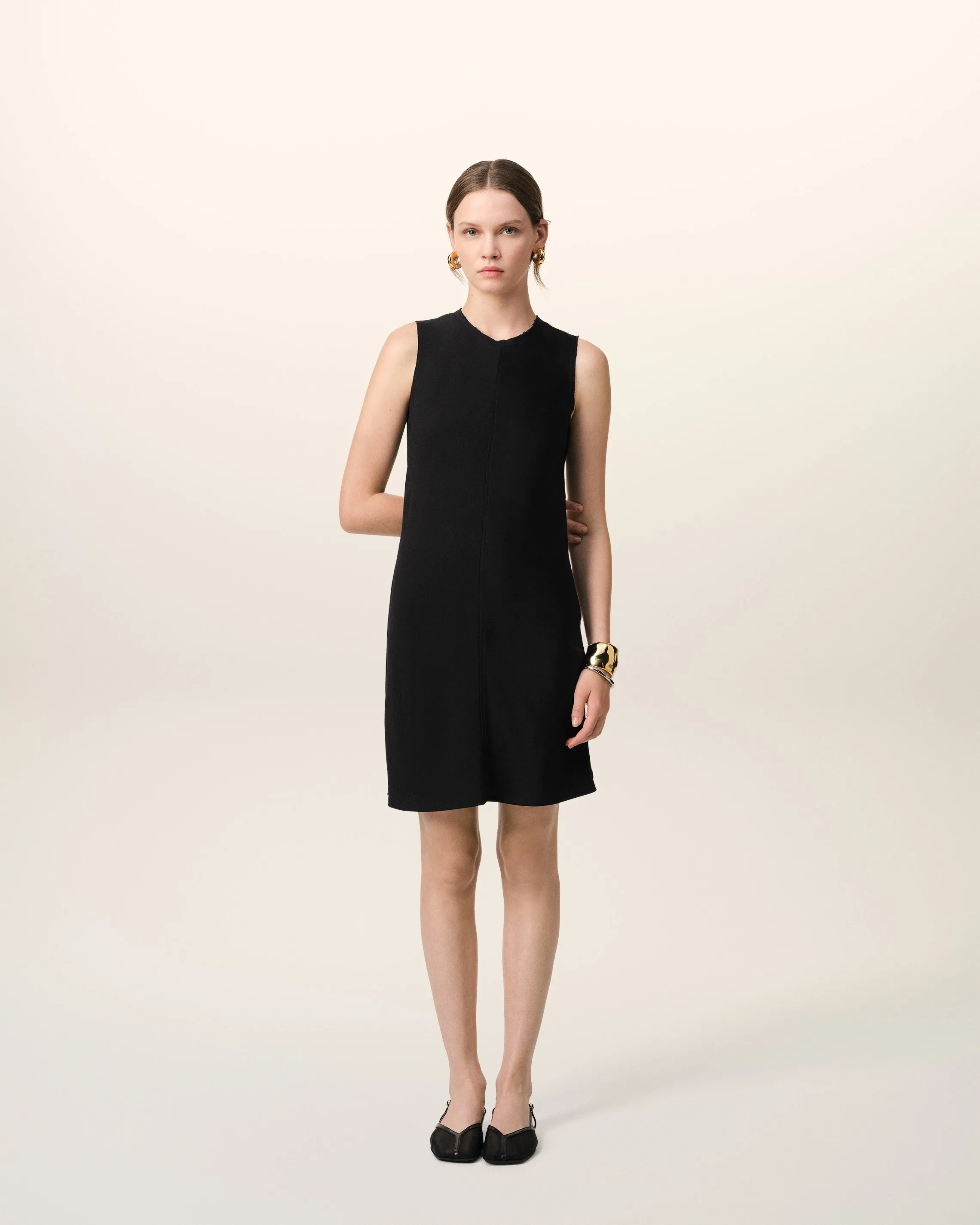 Robe Noire Courte Droite sold by Ami