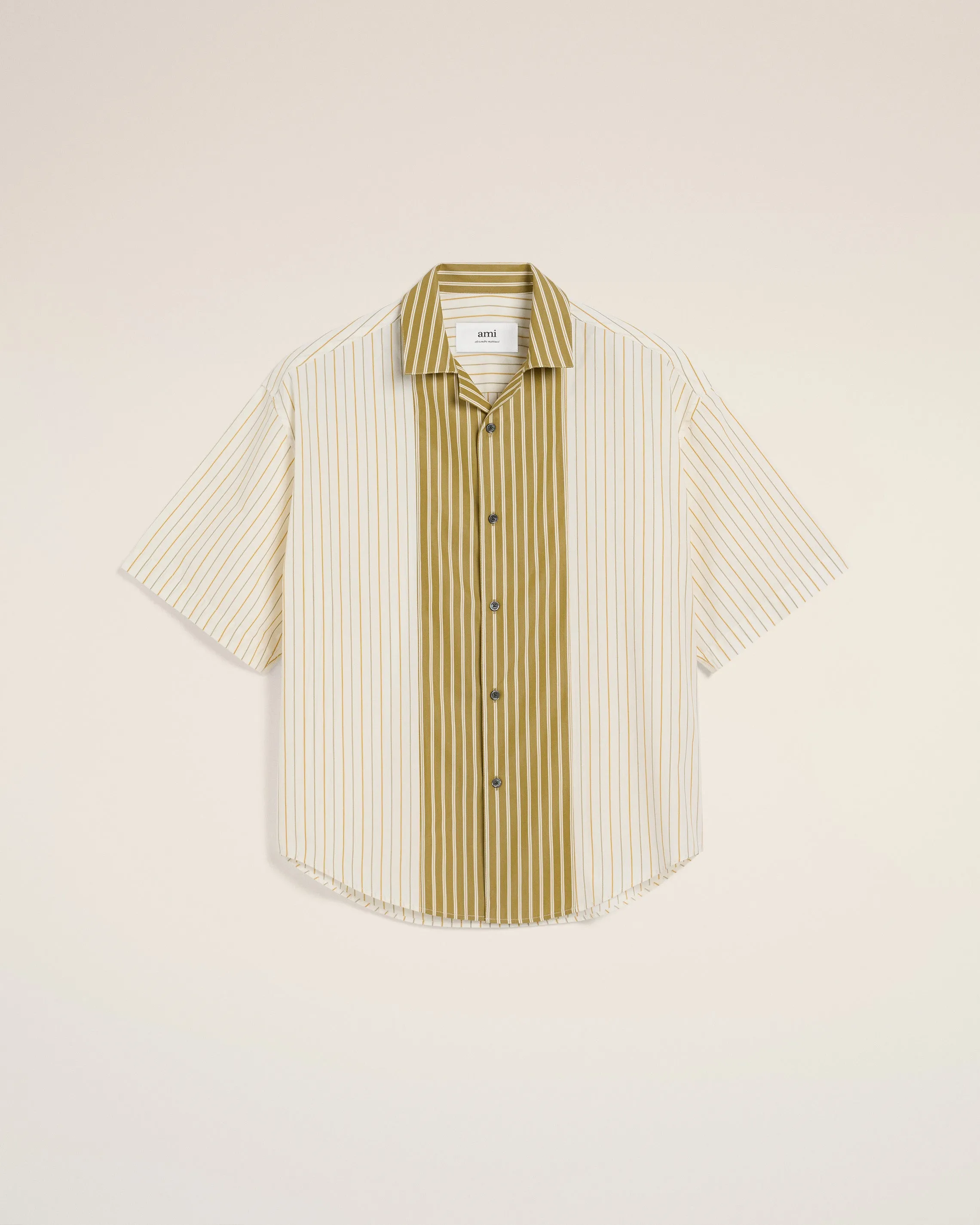 Chemise Blanche Et Kaki Boxy Manches Courtes En Coton sold by Ami