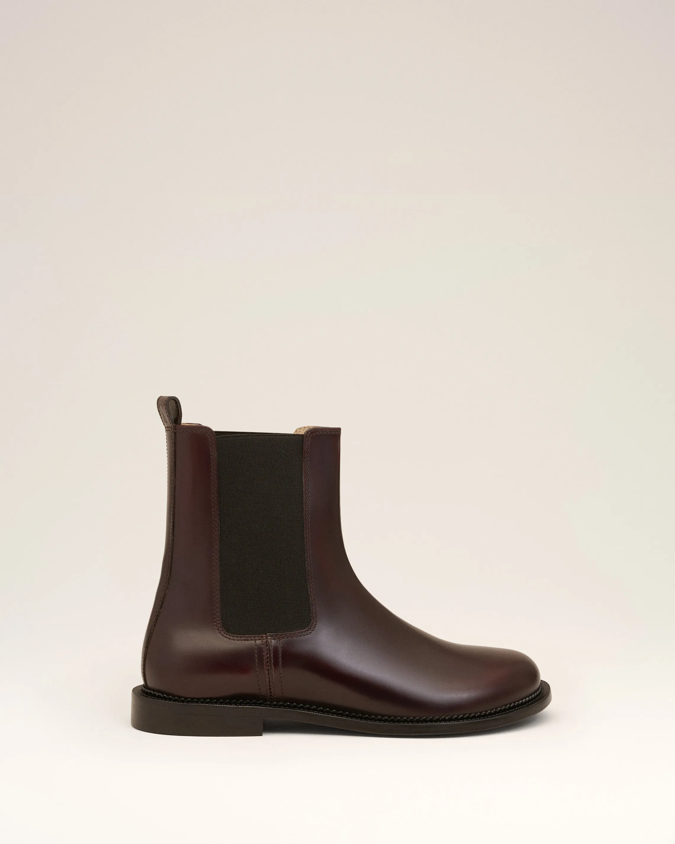 Bottines Chelsea Bordeaux A Bout Anatomique En Cuir sold by Ami