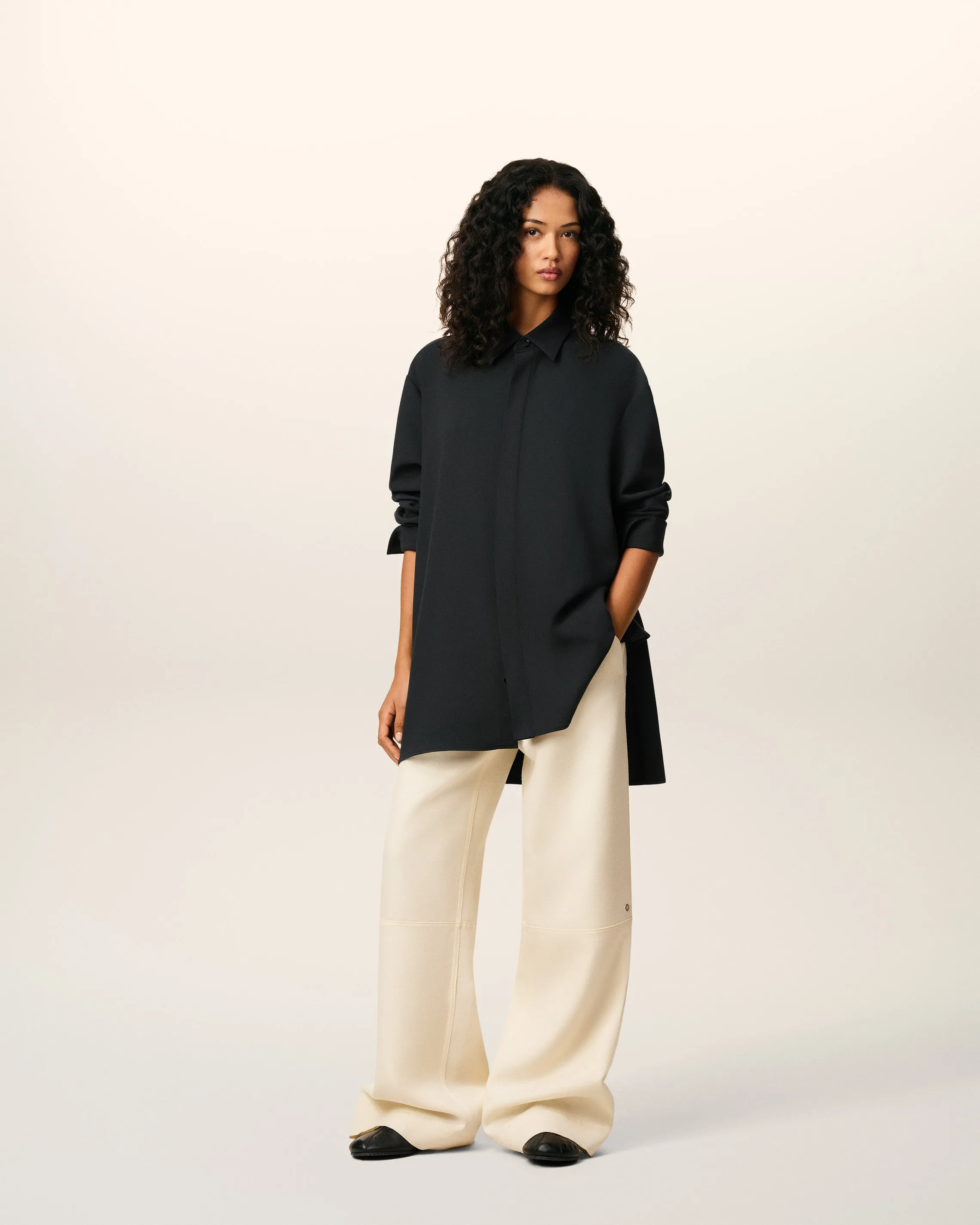 Chemise Noire Longue Oversize Avec Fentes En Laine sold by Ami product image thumbnail 2