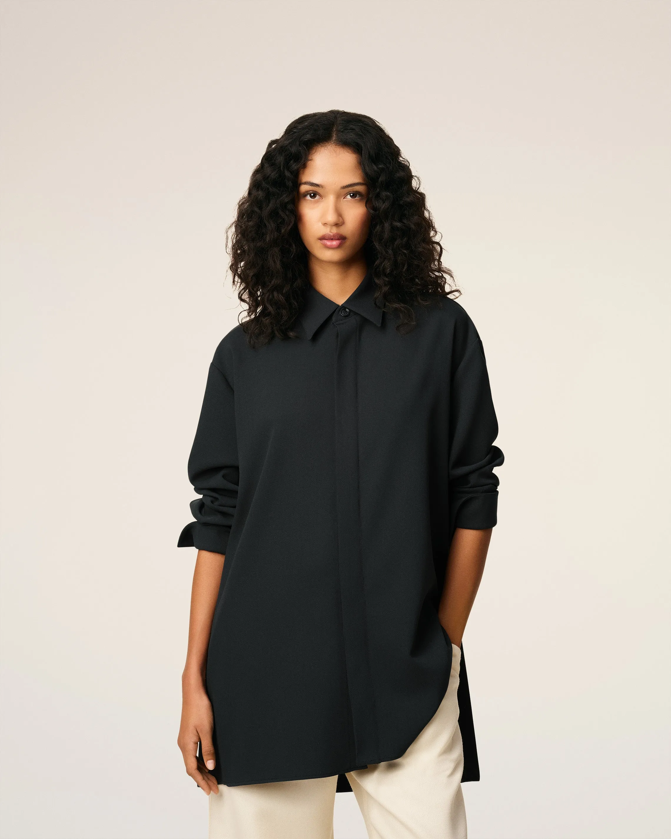 Chemise Noire Longue Oversize Avec Fentes En Laine sold by Ami product image thumbnail 3