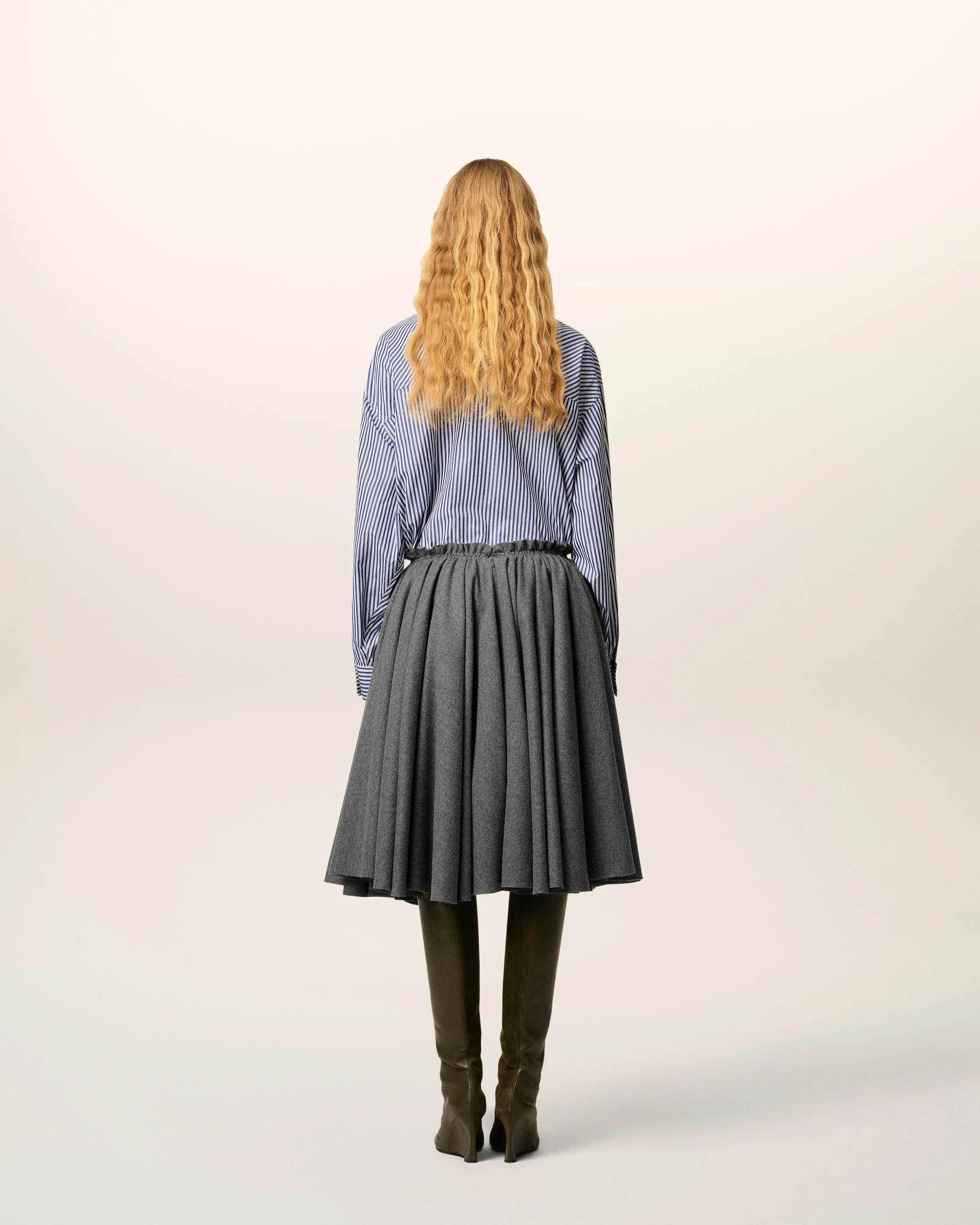 Jupe Corolle Grise Midi en Laine sold by Ami product image thumbnail 4