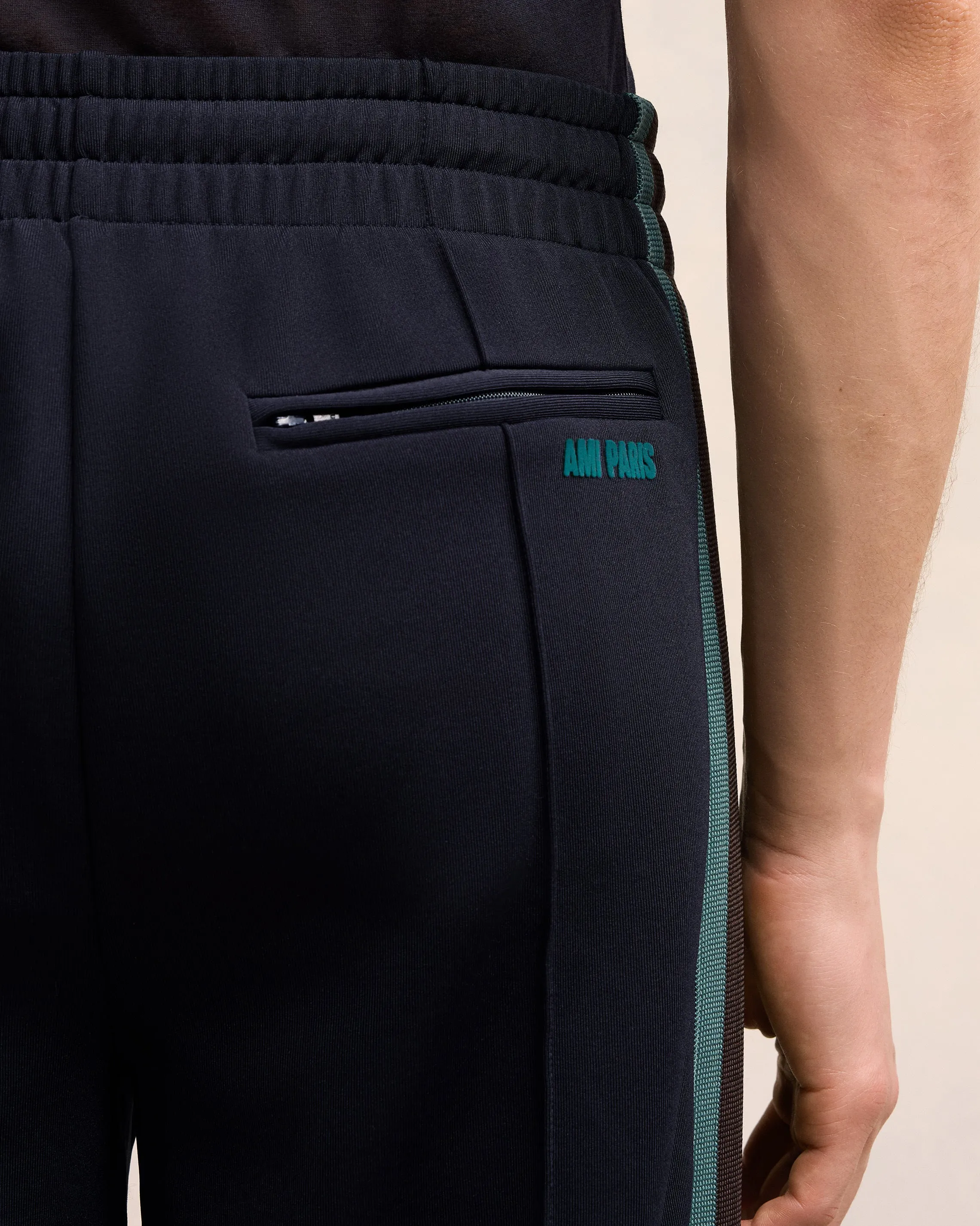 Jogging sold by Ami product image thumbnail 5