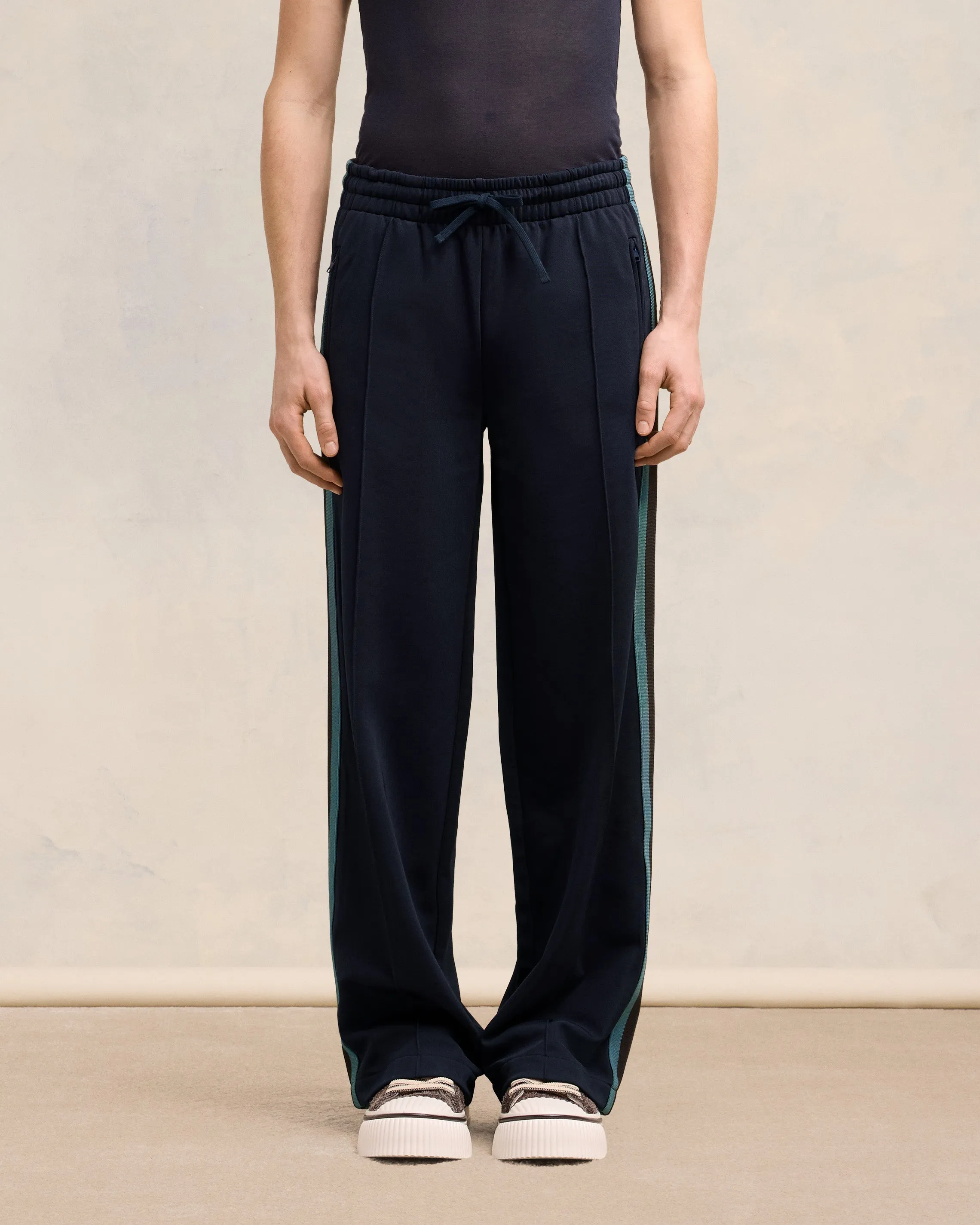 Jogging sold by Ami product image thumbnail 3