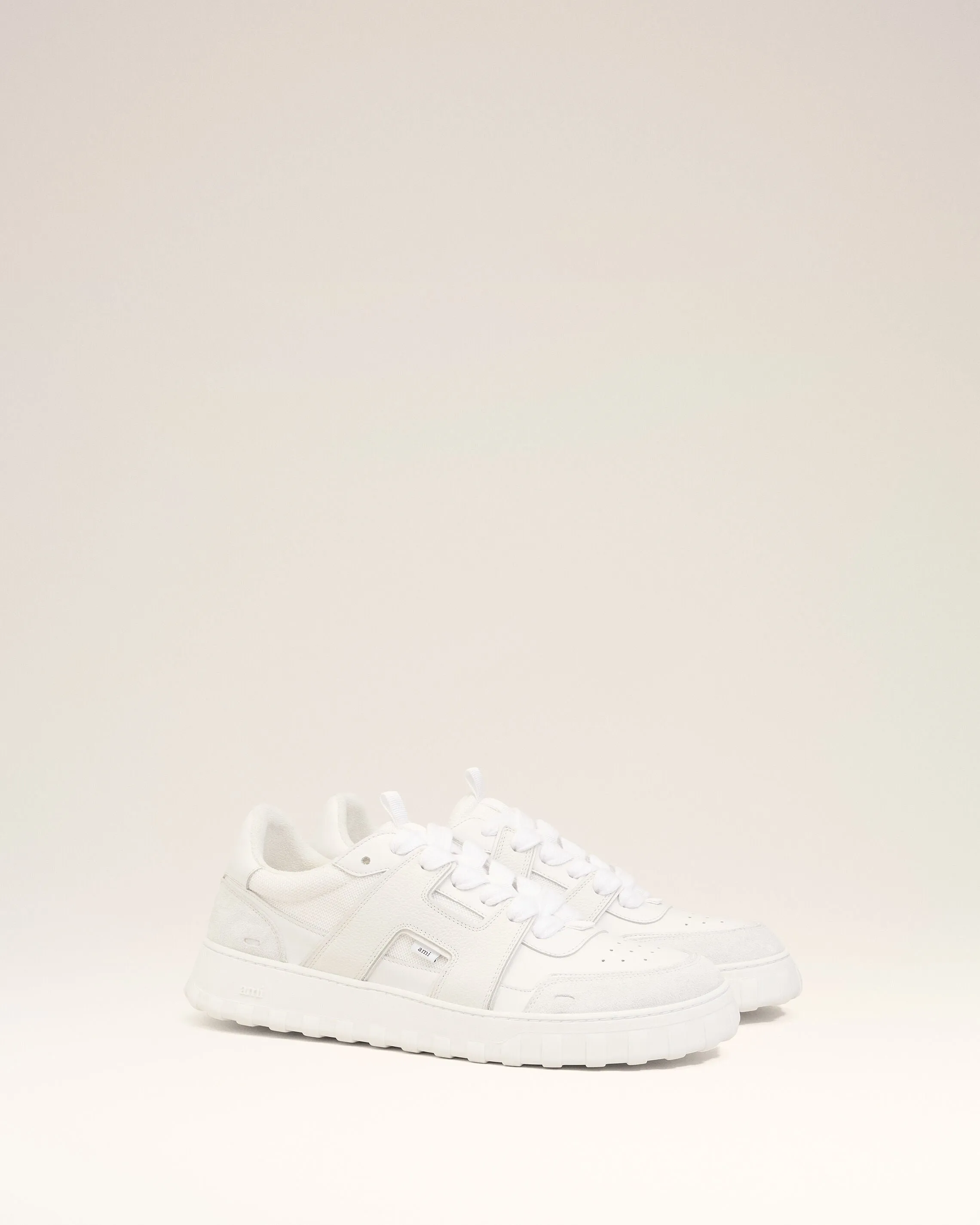 Sneakers A Walk Blanches en Cuir De Vachette sold by Ami product image thumbnail 2