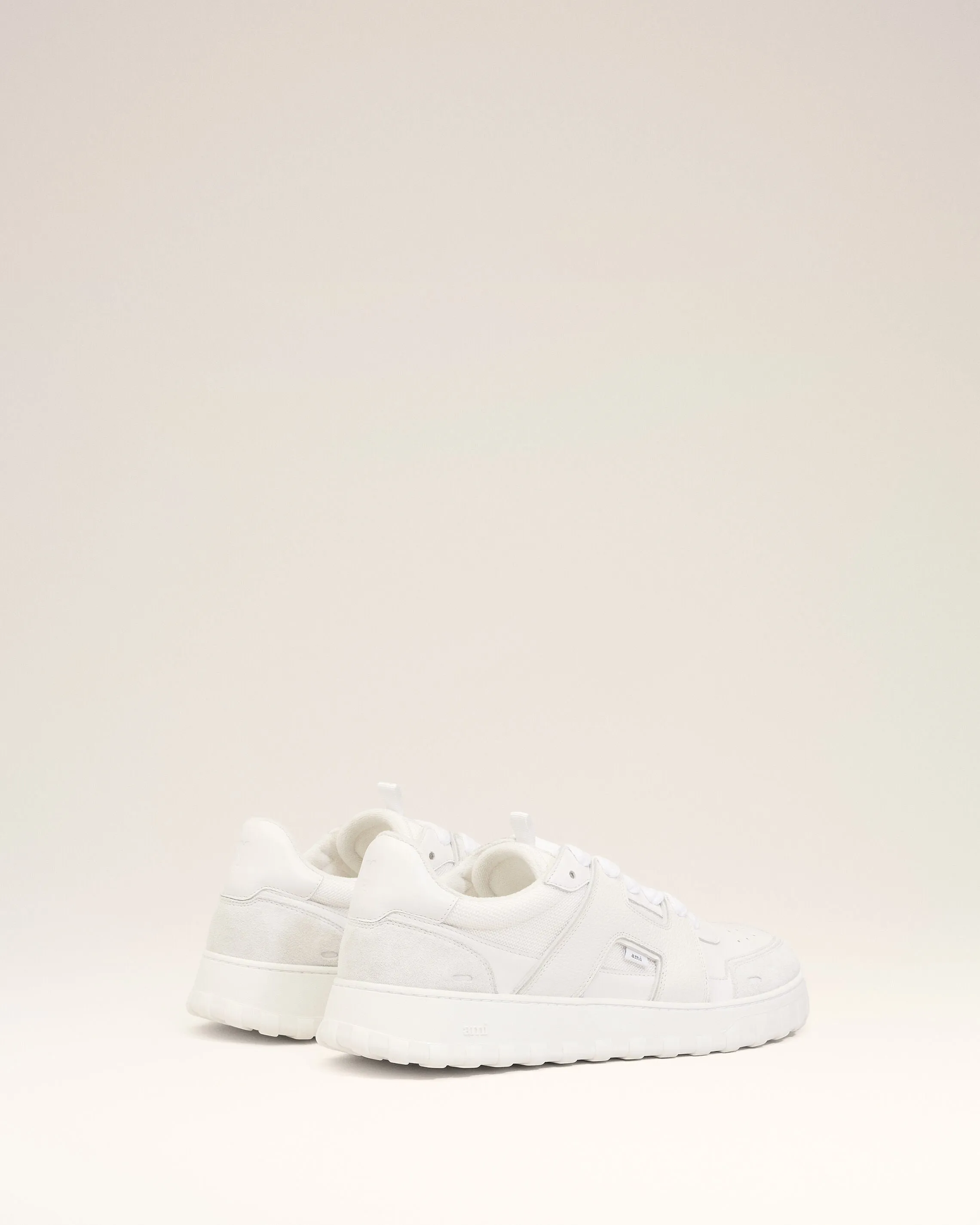 Sneakers A Walk Blanches en Cuir De Vachette sold by Ami product image thumbnail 3