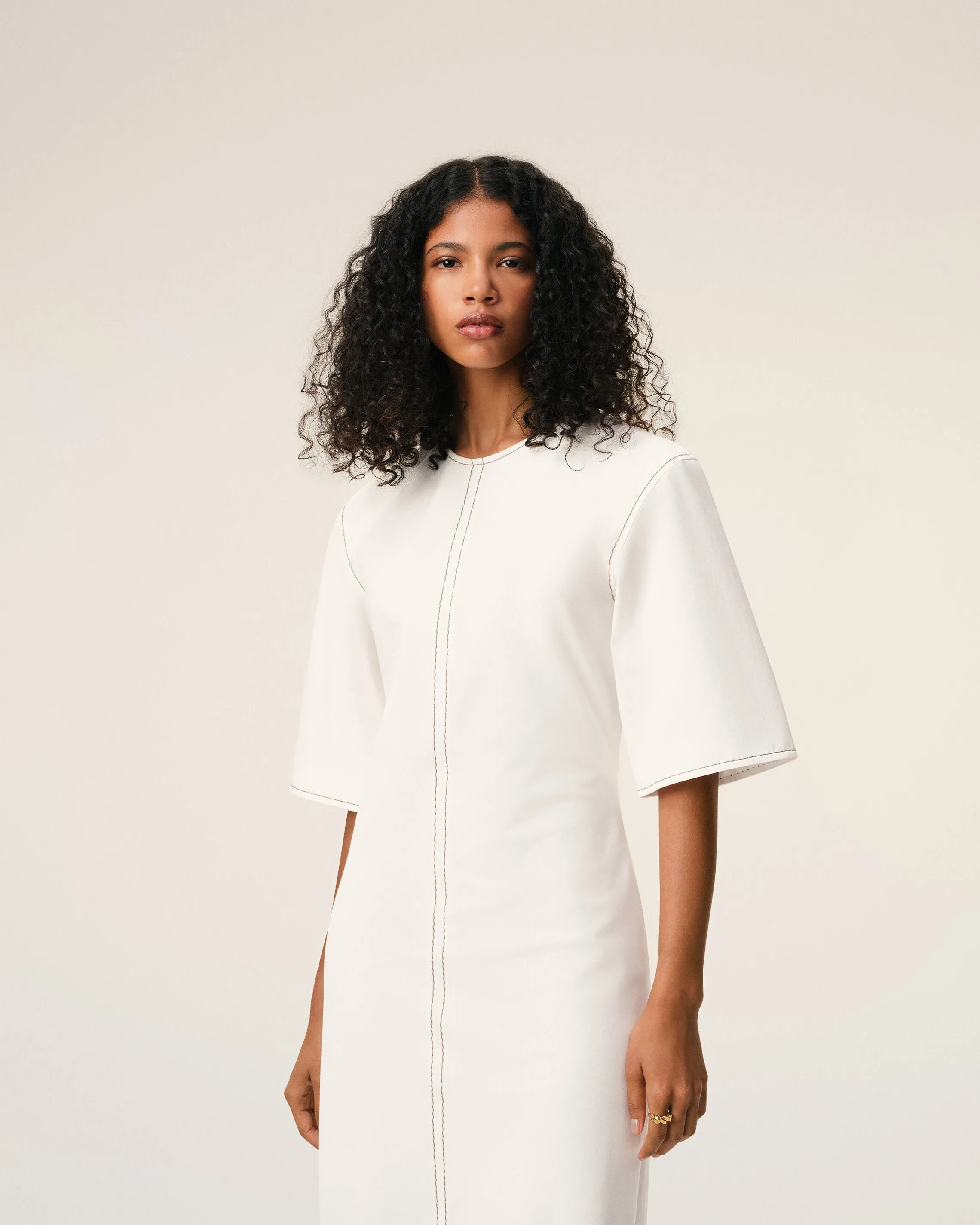 Robe Longue Blanche Ajustée en Coton sold by Ami product image thumbnail 3