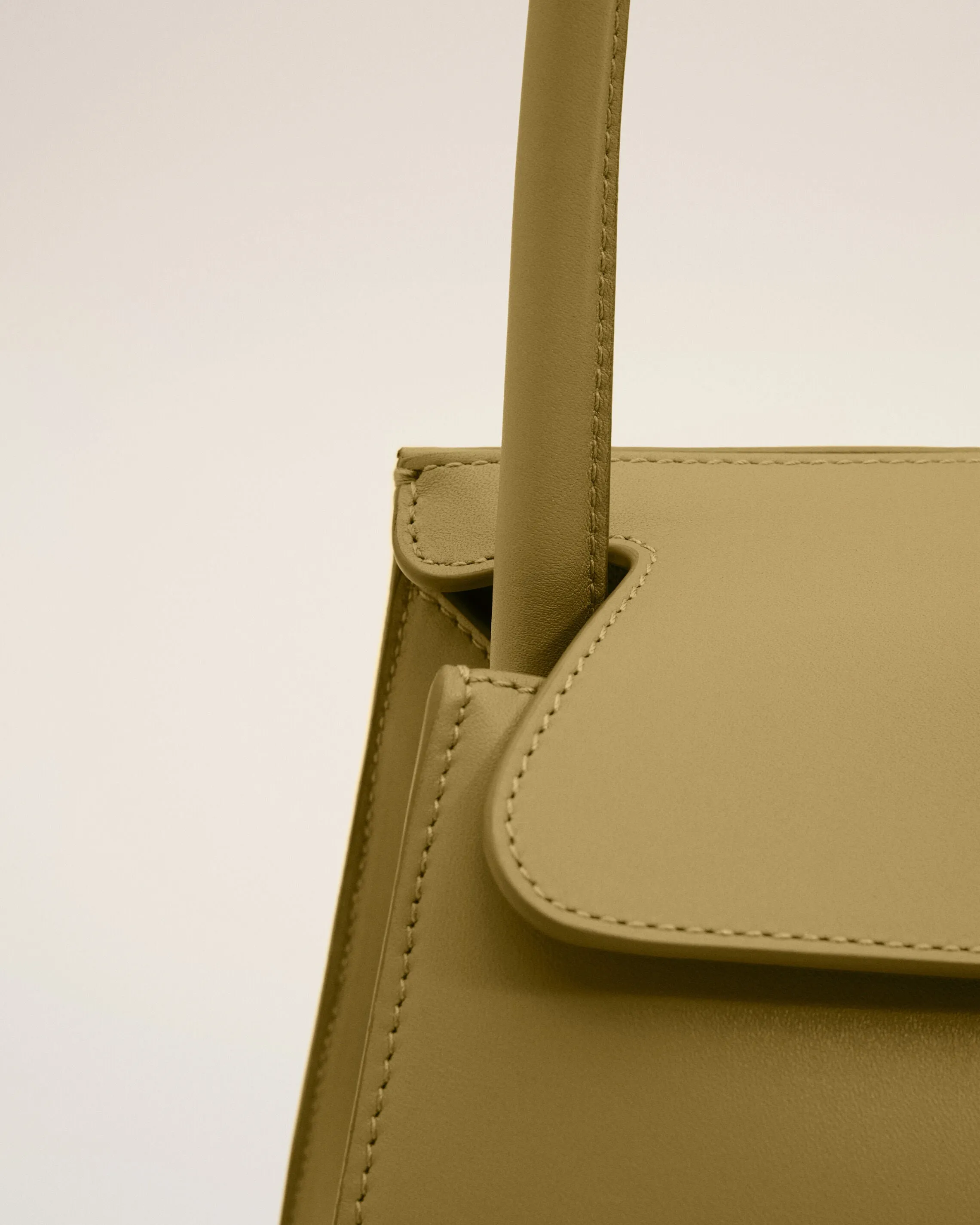Petit Sac Mimi Vert en Cuir De Veau sold by Ami product image thumbnail 5