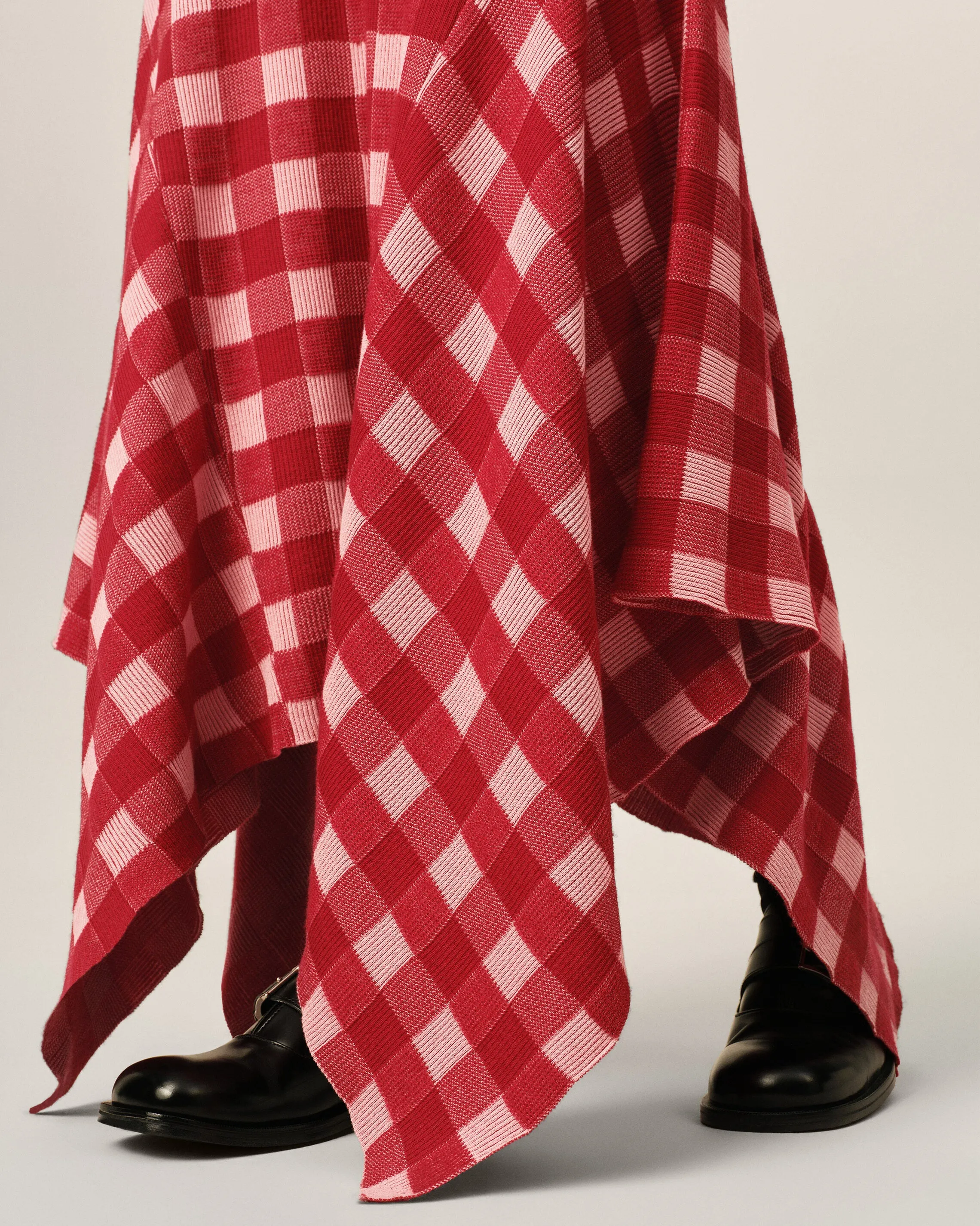 Robe longue à godets à carreaux rose en laine et coton sold by Ami product image thumbnail 4