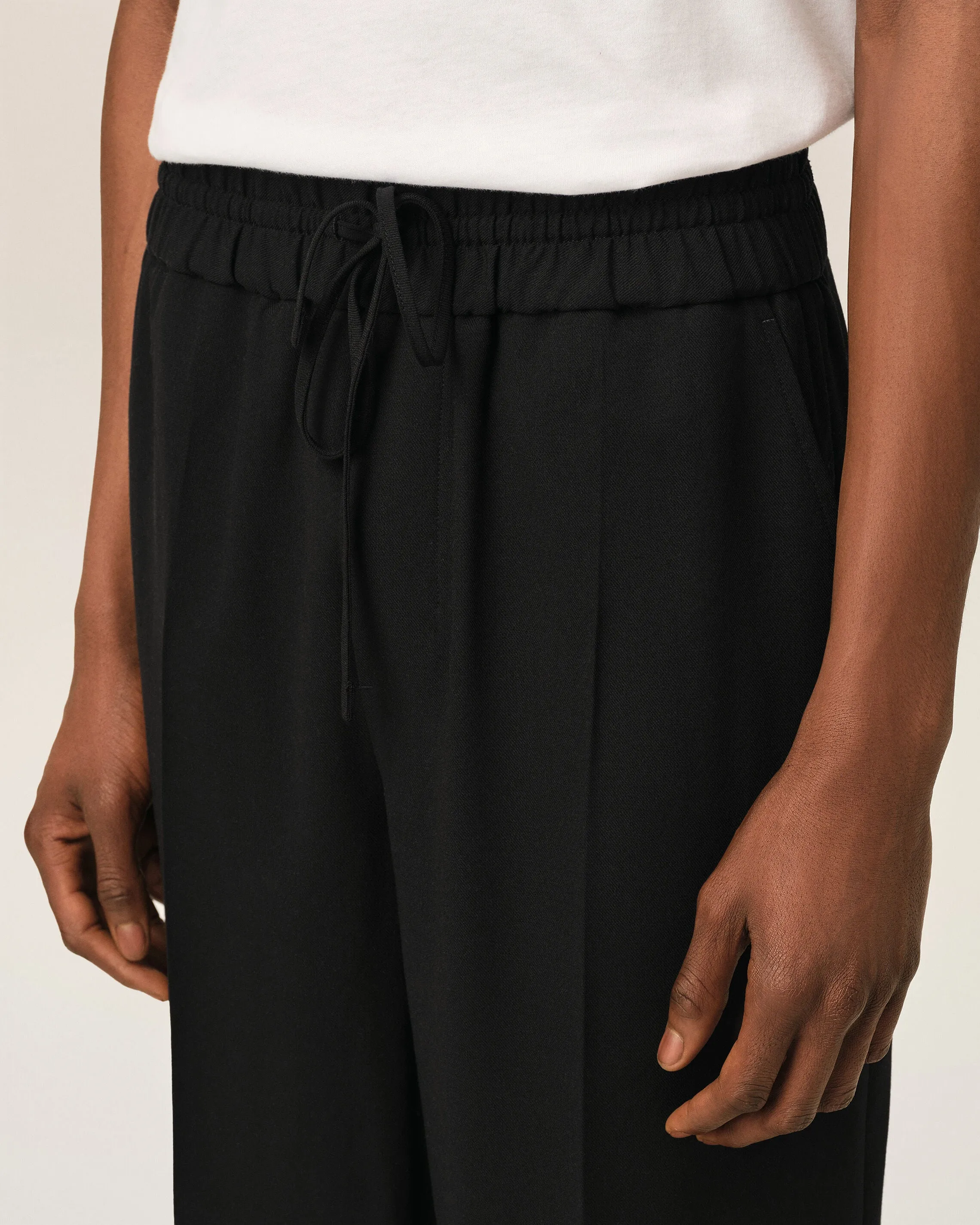 Bermuda noir large élastiqué en laine sold by Ami product image thumbnail 5