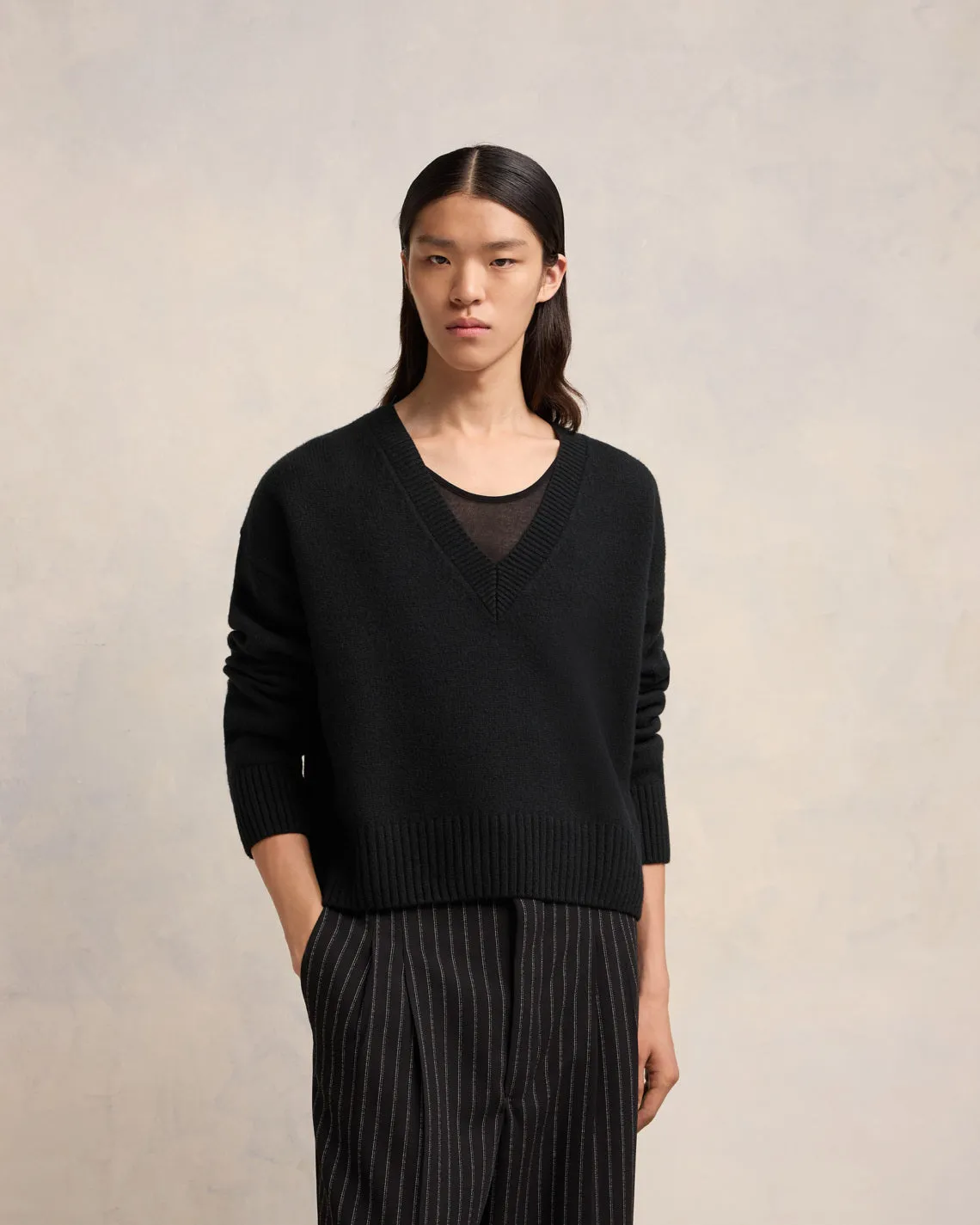 Pull Col V Crop sold by Ami product image thumbnail 3