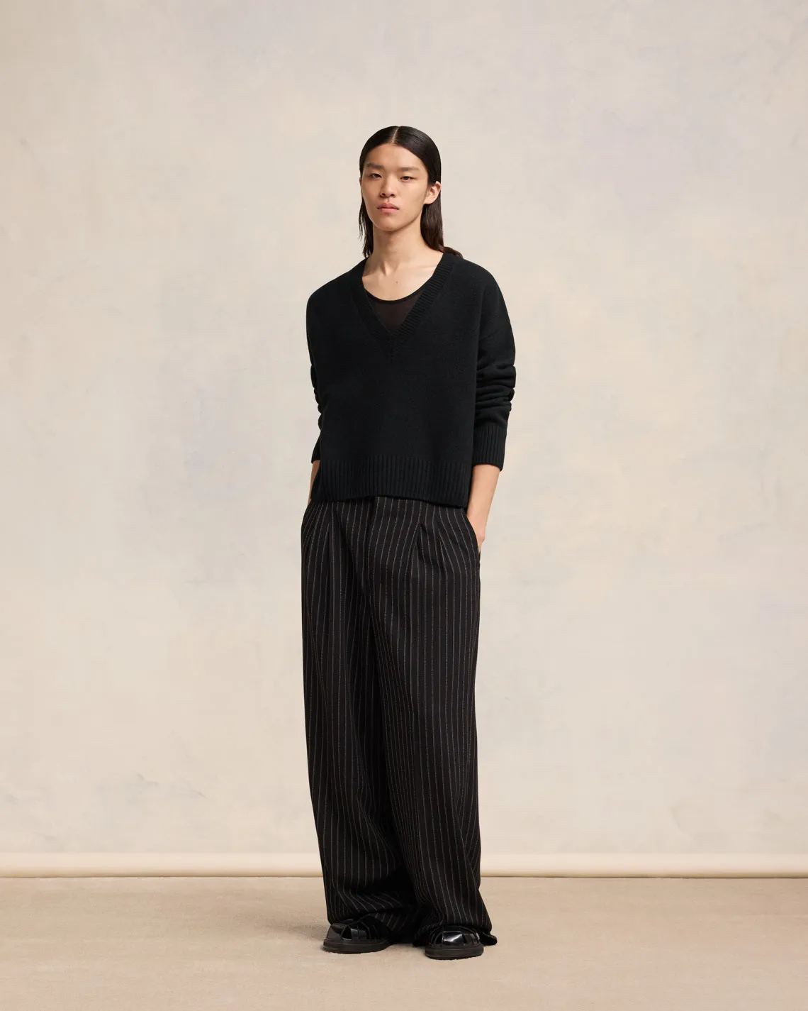 Pull Col V Crop sold by Ami