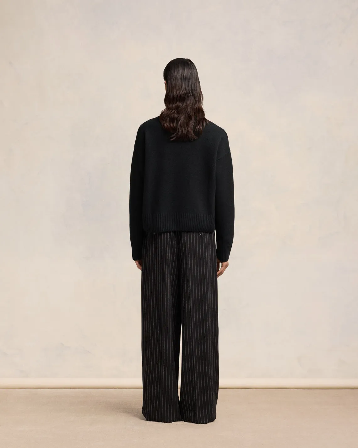 Pull Col V Crop sold by Ami product image thumbnail 5