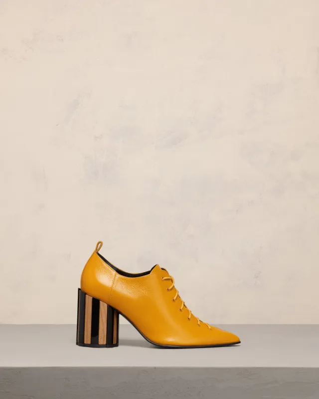 Souliers A Lacets A Bout Pointu sold by Ami