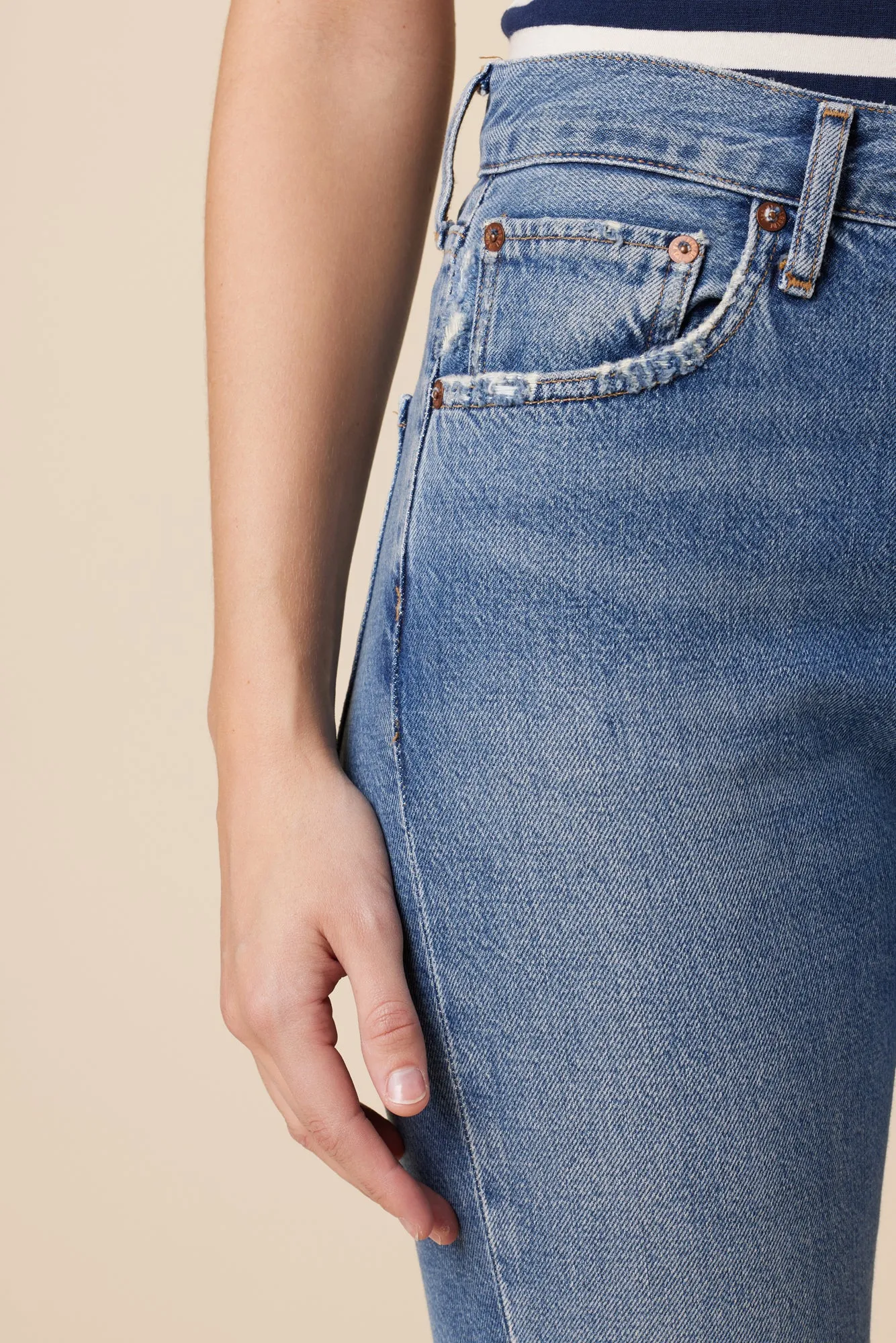 AGOLDE Riley High Rise Straight Crop Jean - Collective sold by Amour Vert product image thumbnail 5