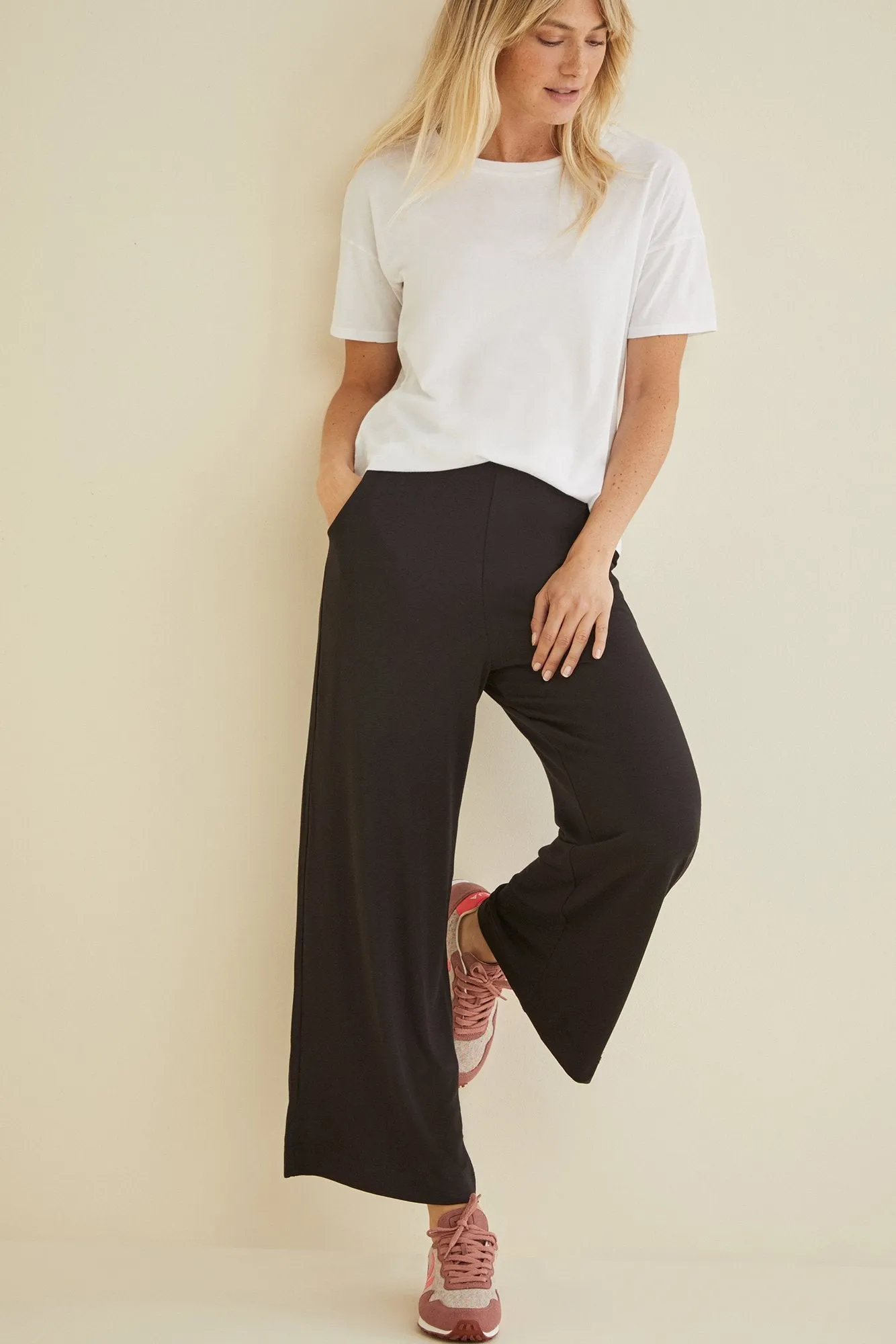 Myrna Lounge Pants - Black - ReAmour sold by Amour Vert