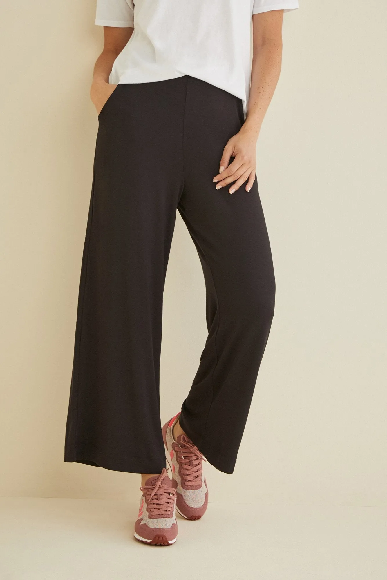 Myrna Lounge Pants - Black - ReAmour sold by Amour Vert product image thumbnail 3