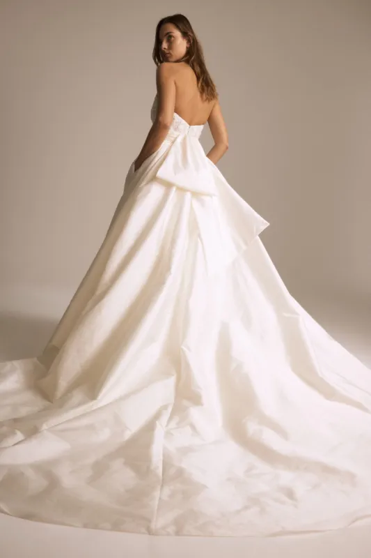 Pepper sold by Amsale