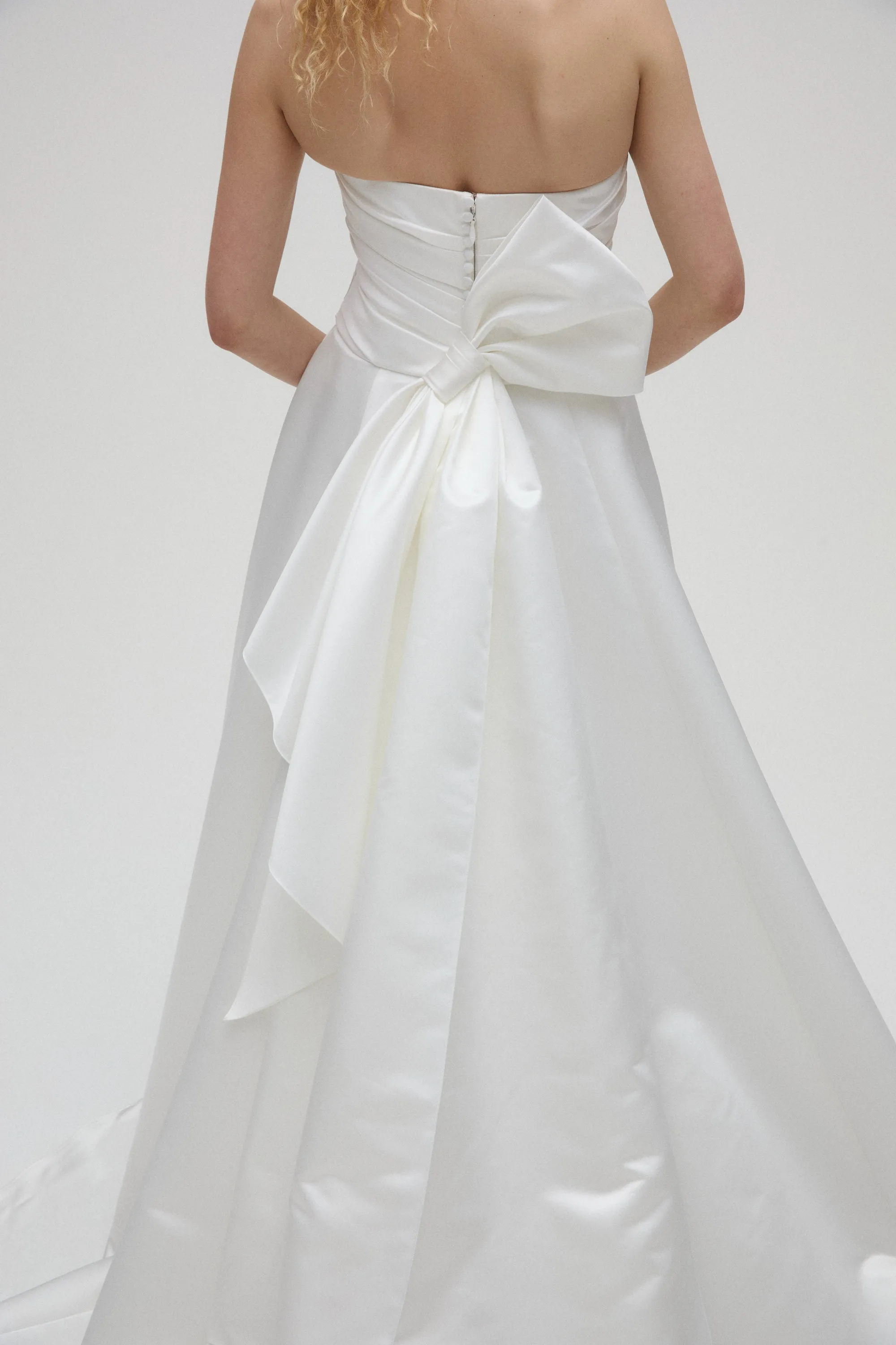 Oli sold by Amsale product image thumbnail 3