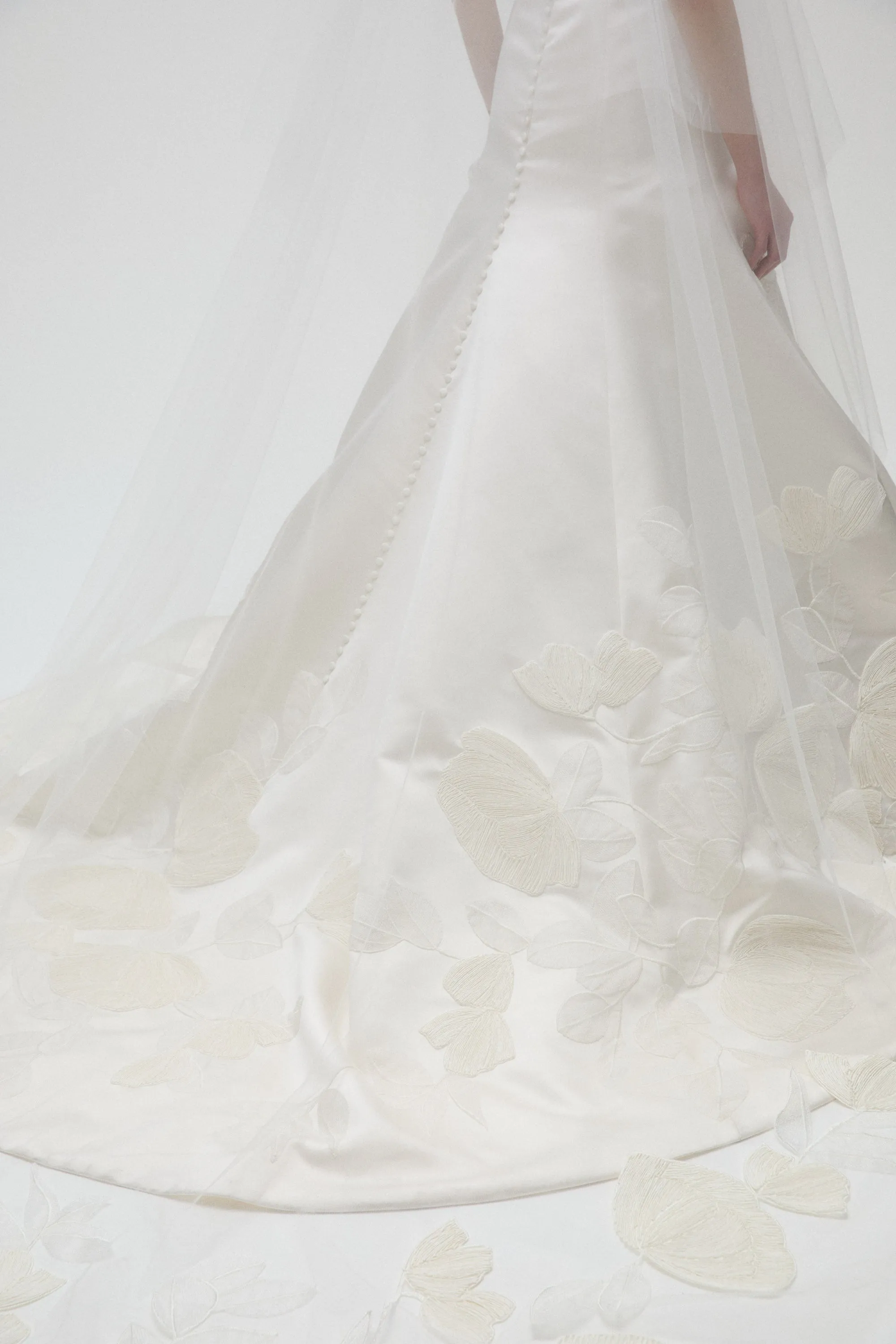 Azalea Veil sold by Amsale product image thumbnail 2