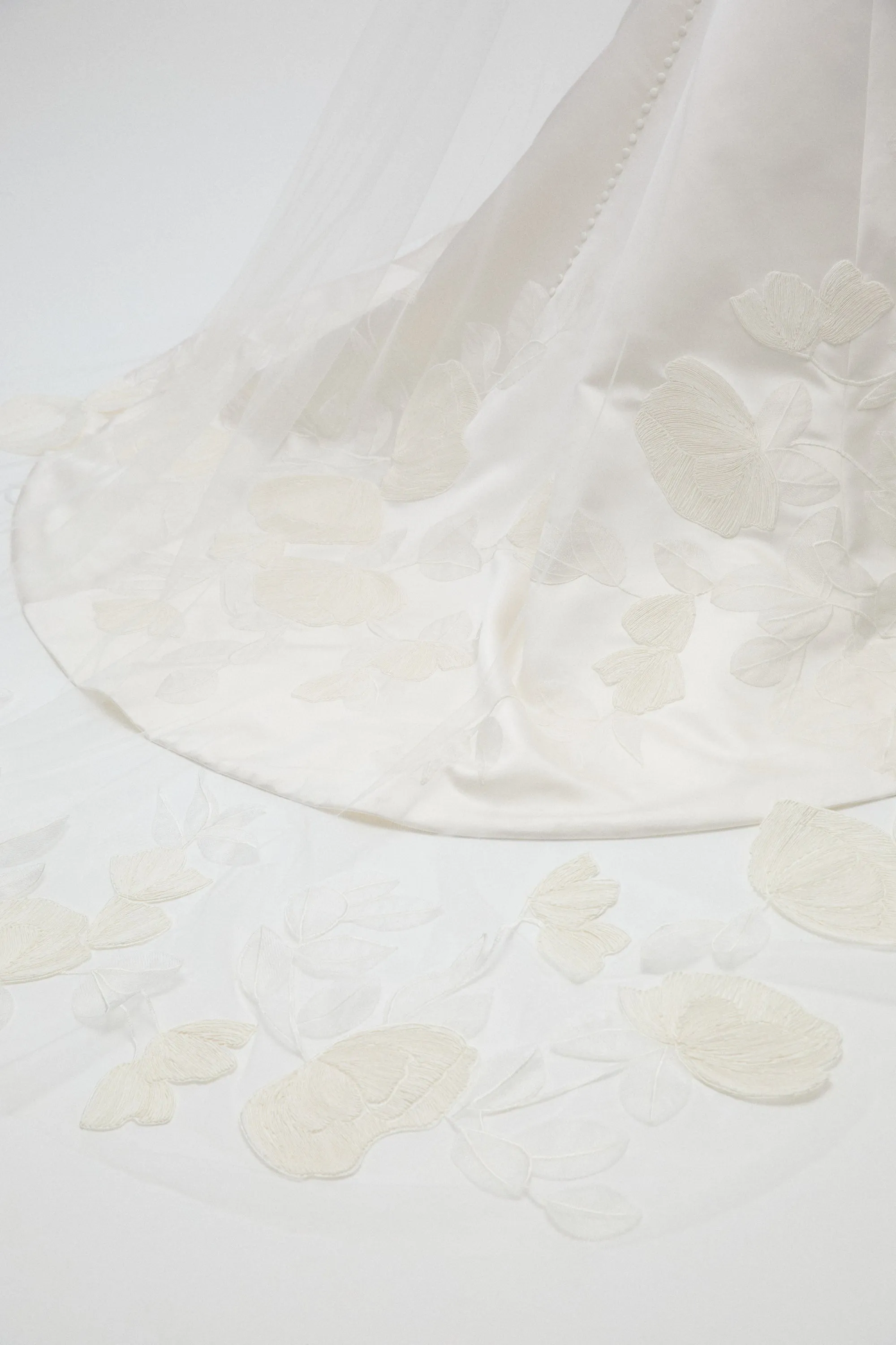 Azalea Veil sold by Amsale product image thumbnail 3