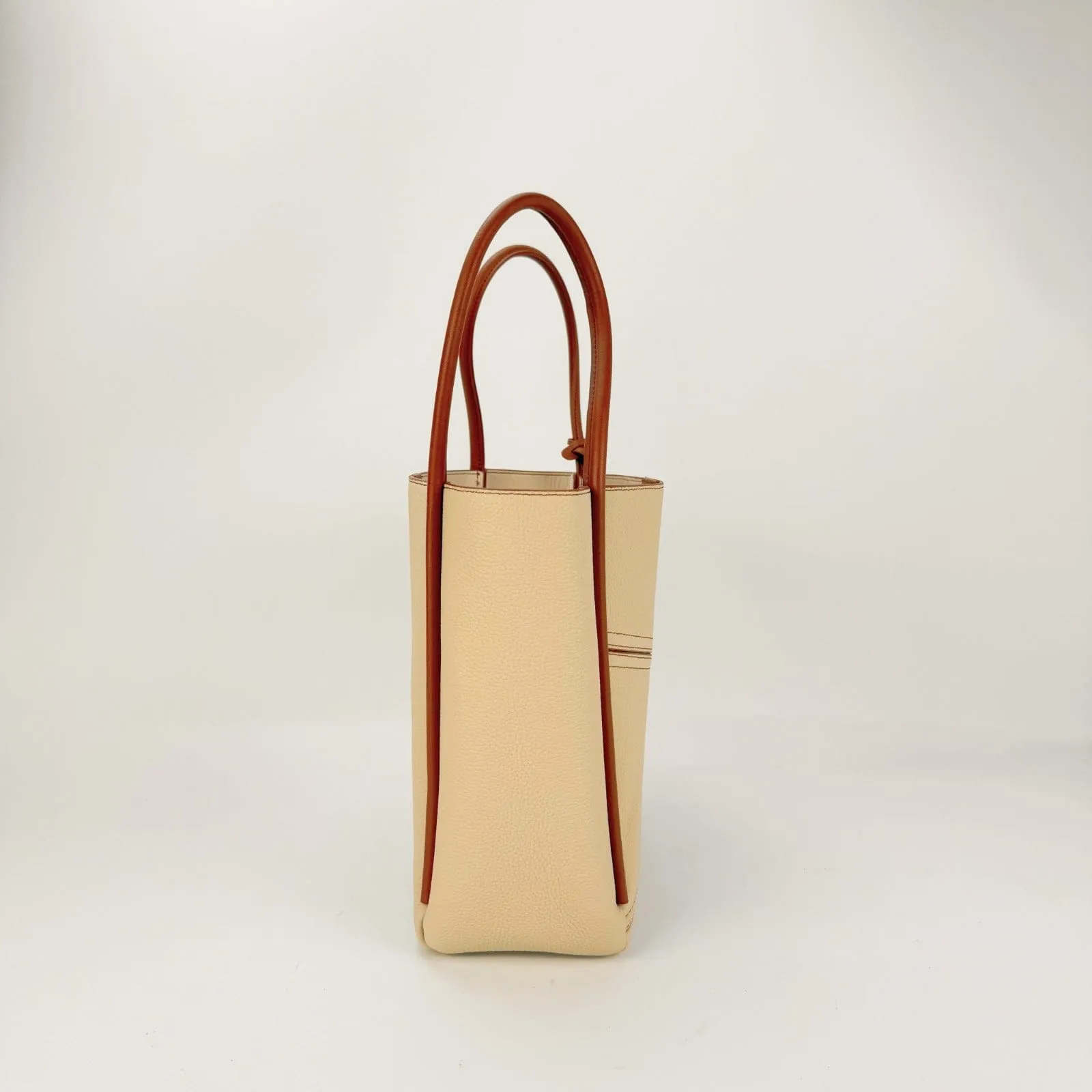 Tote hand bag medium case study sold by Anastasia product image thumbnail 4