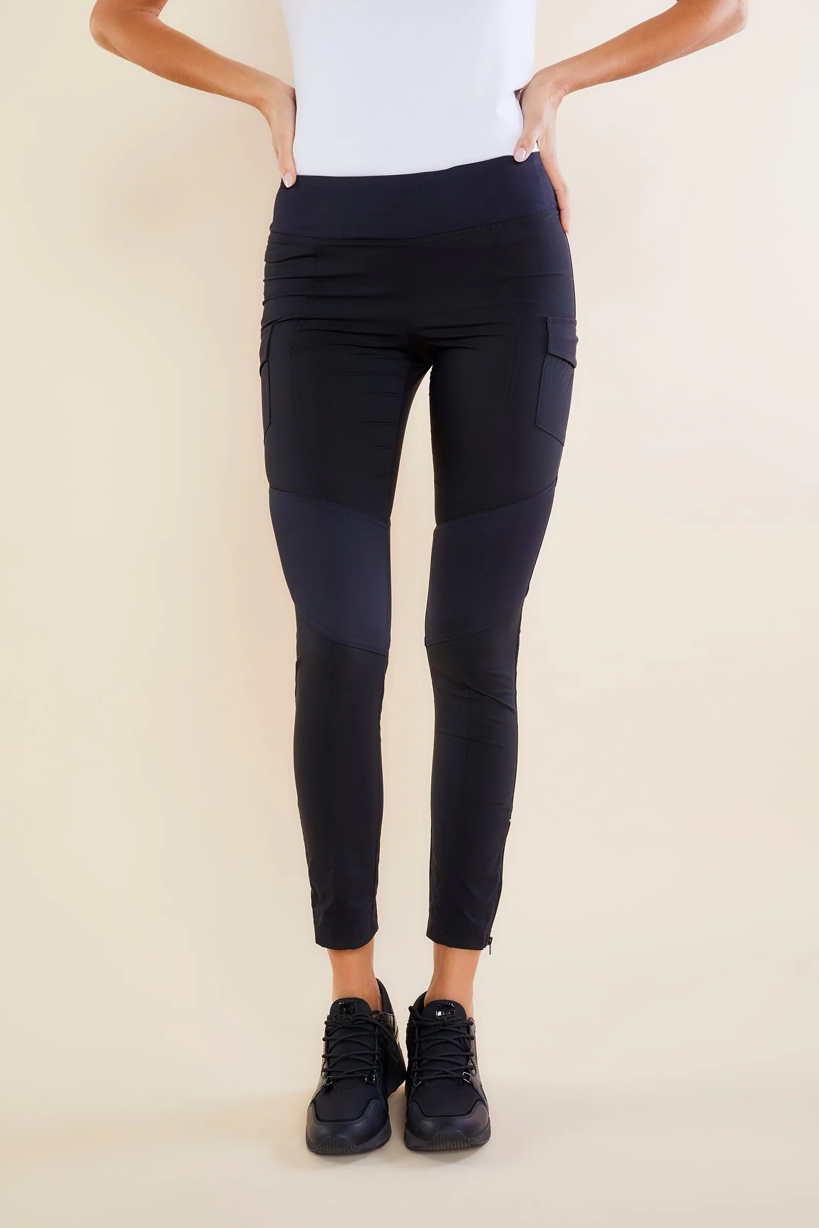 The Andrea Contrast-Panel Legging sold by Anatomie