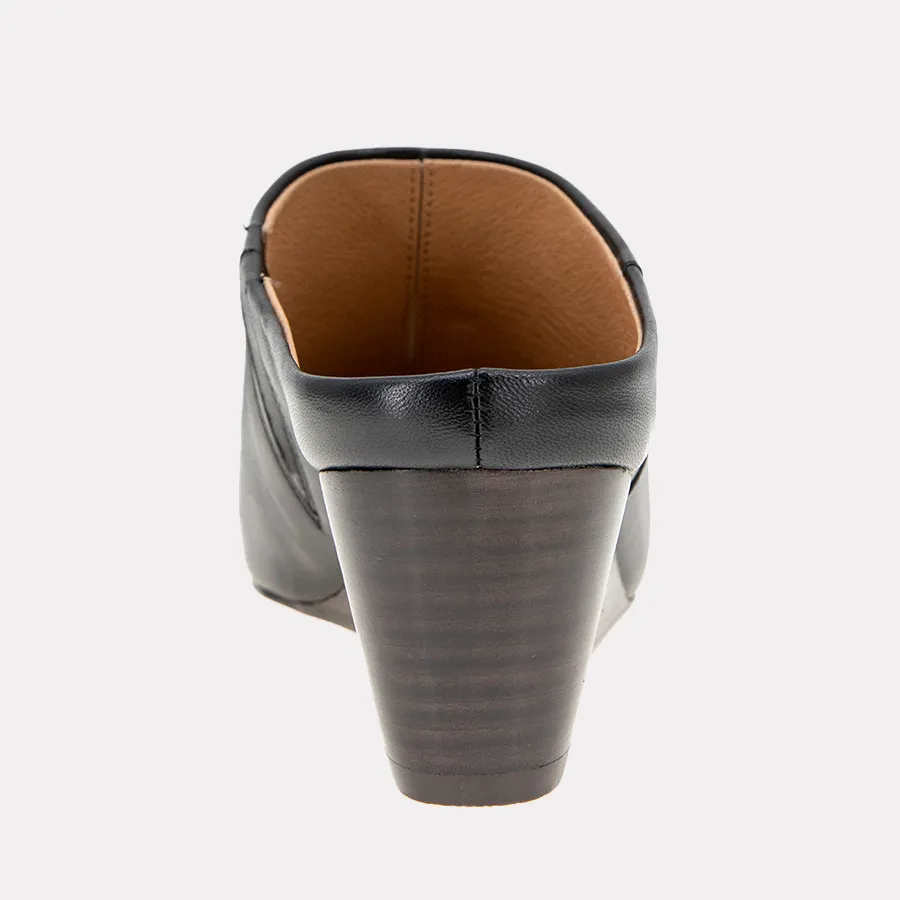 Wyatt Mule sold by Andre Assous product image thumbnail 4