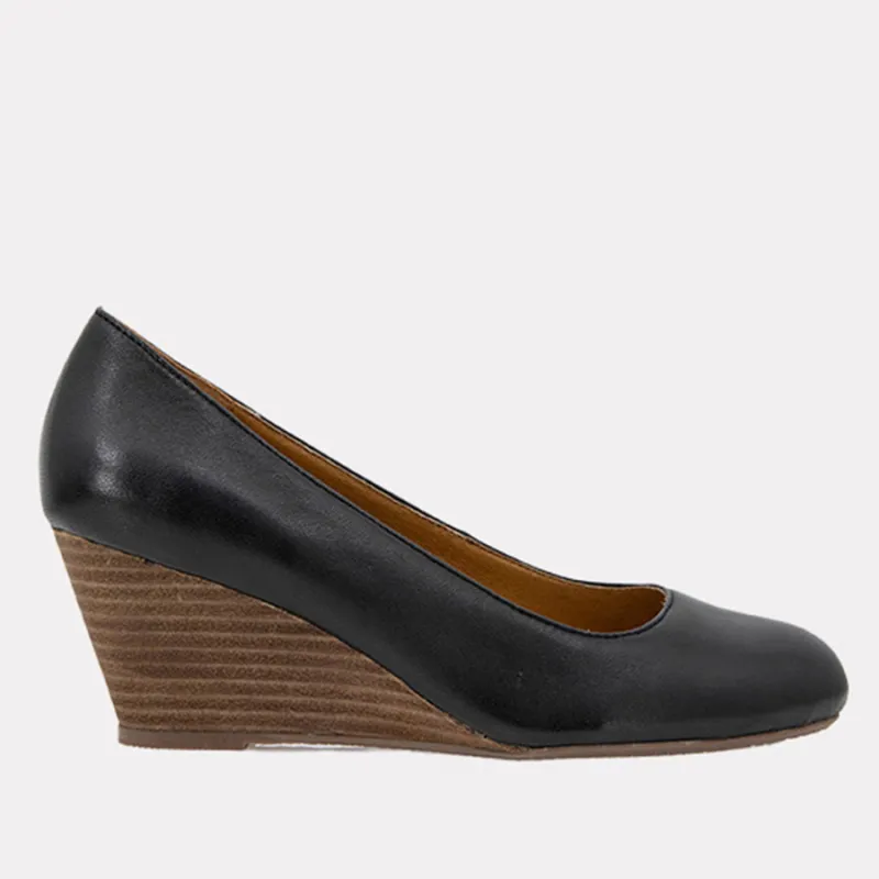 Khloe Leather Featherweights™ Wedge sold by Andre Assous