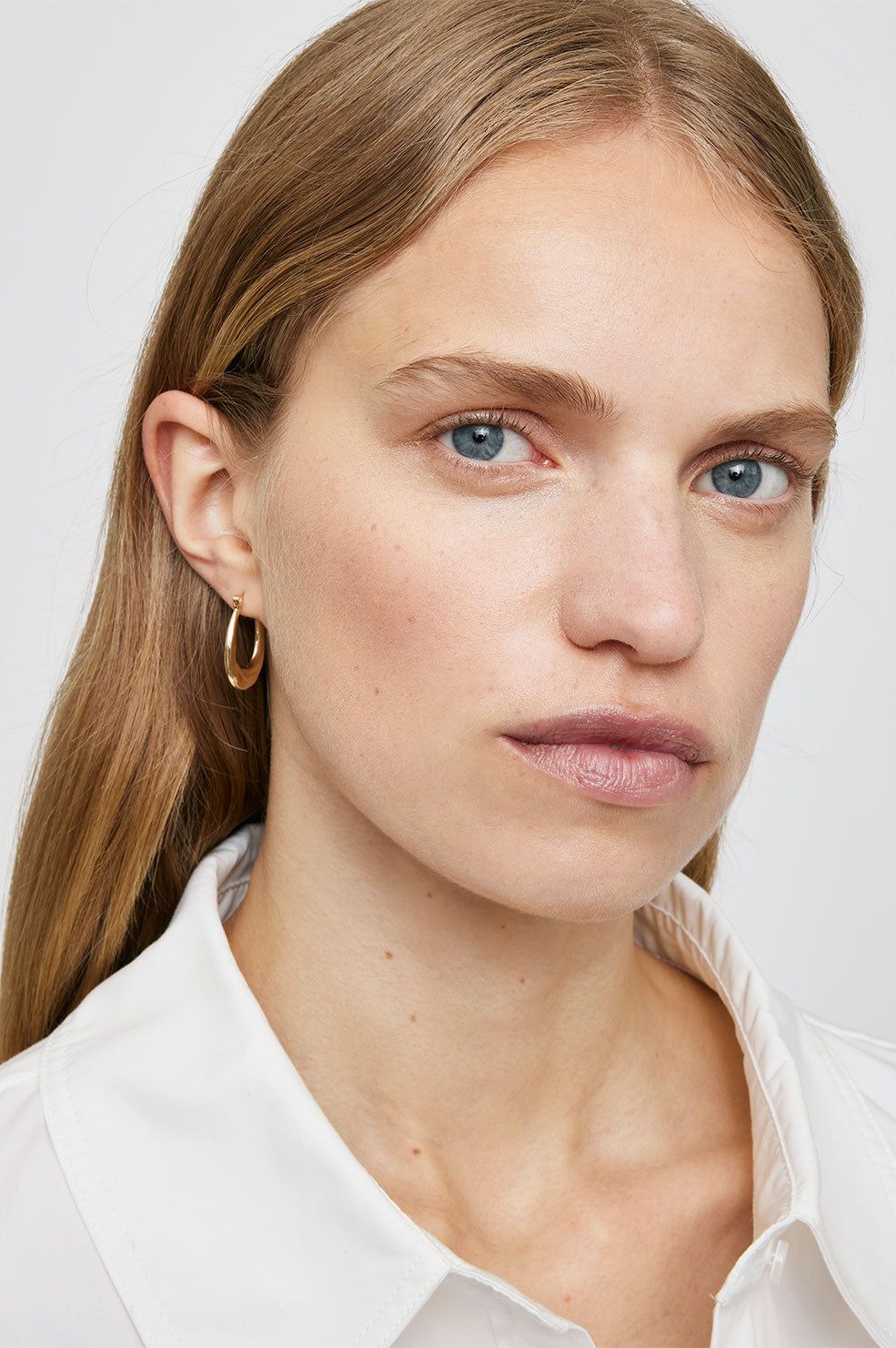 Chunky Oval Hoop Earrings - 14k Gold sold by Anine Bing product image thumbnail 2