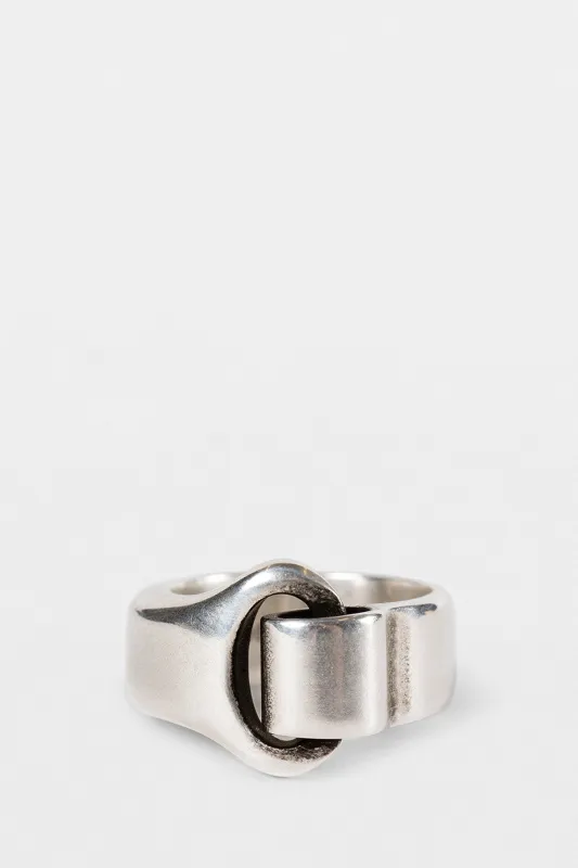 Une Link Ring sold by Ann Demeulemeester