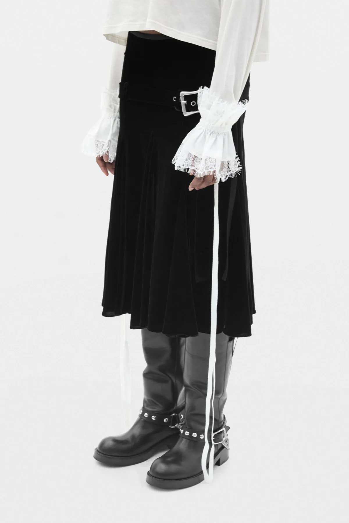 Birte Cuffs with Lace Ruffles sold by Ann Demeulemeester product image thumbnail 2